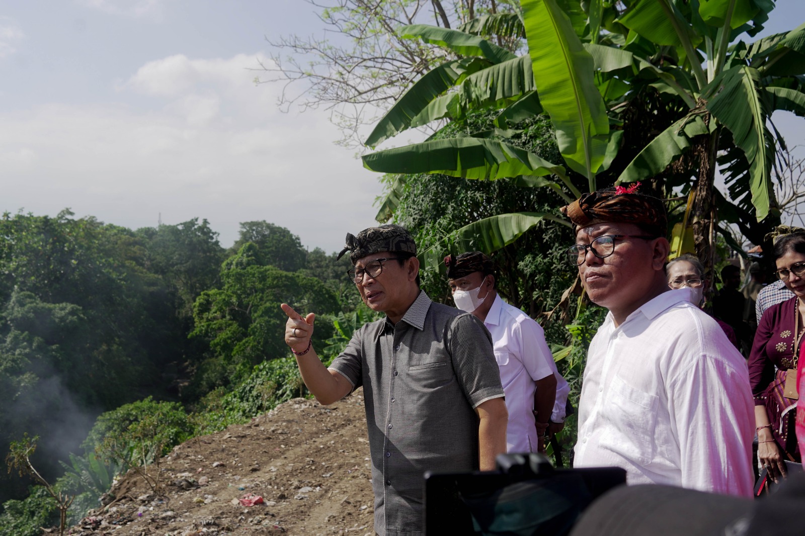 Bupati Adi Arnawa Tinjau TPST Desa Adat Kapal