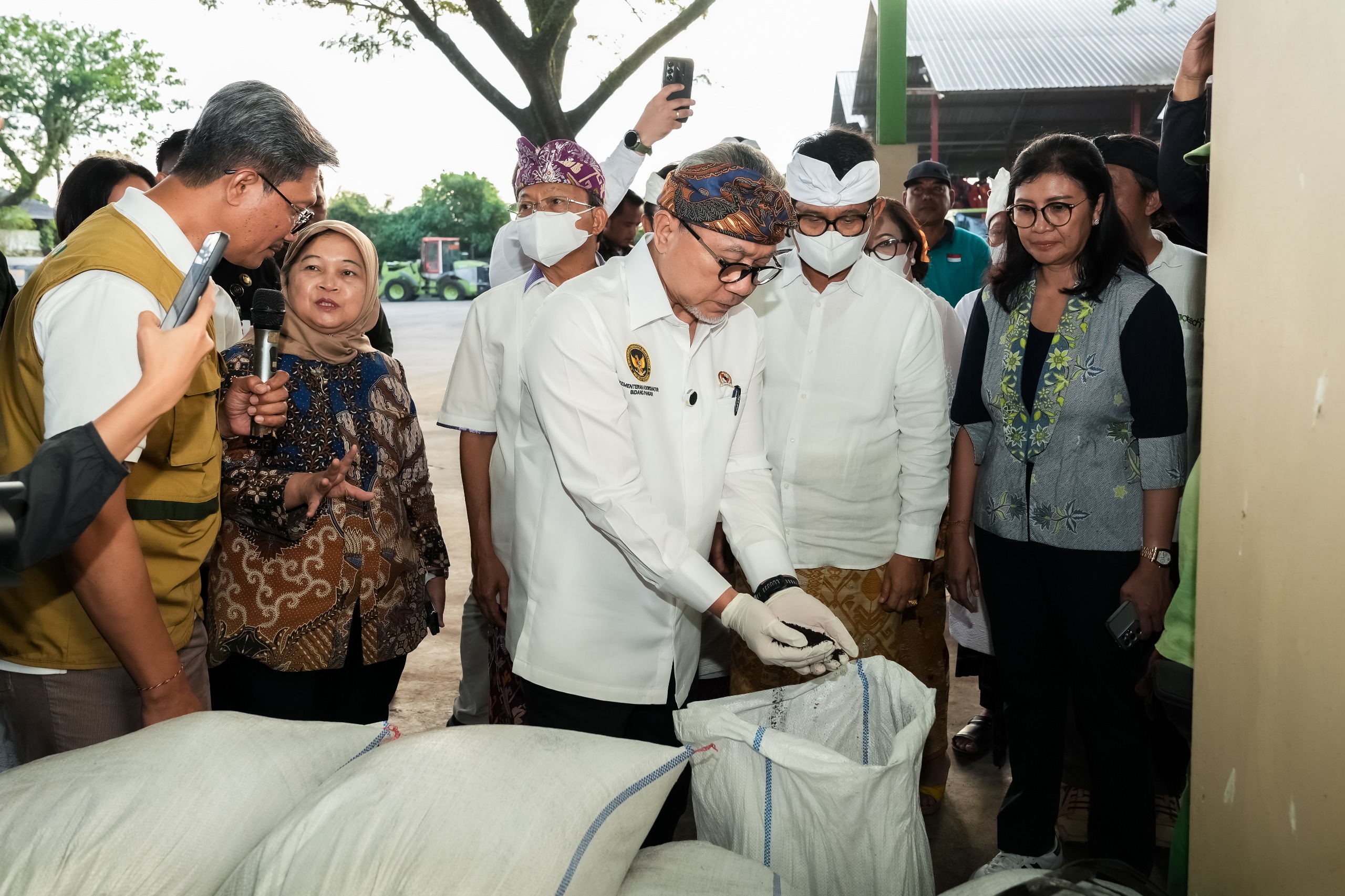 Kunjungan Menko Pangan ke TPST Mengwitani