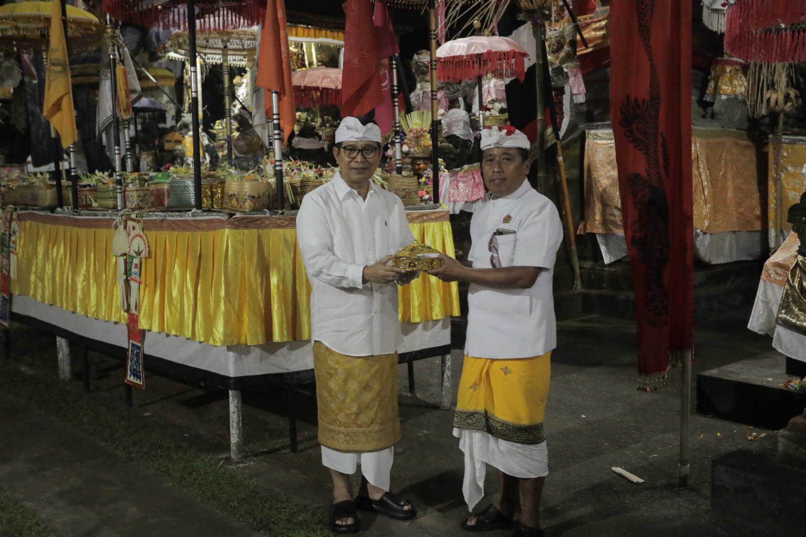 Bupati Hadiri Piodalan di Pura Kahyangan Desa dan Puseh, Desa Adat Ayunan