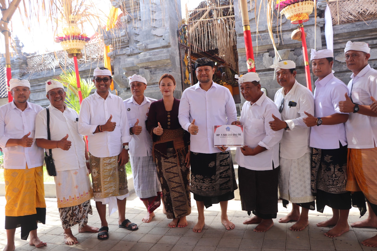 Wabup Badung Hadiri Karya Padudusan Agung di Merajan Tegal Jimbaran