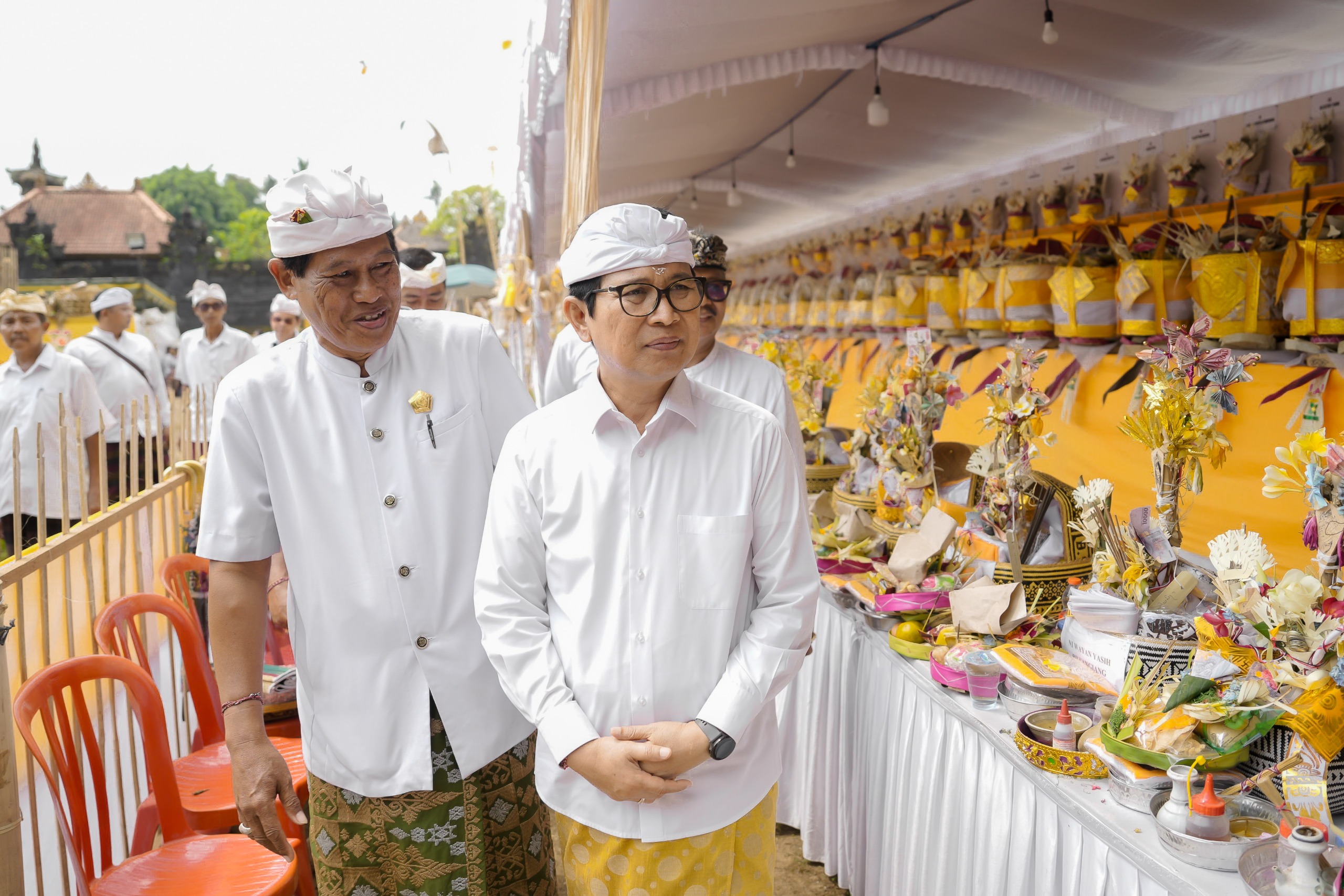 Bupati Adi Arnawa Hadiri Karya Atma Wedana Desa Adat Kekeran