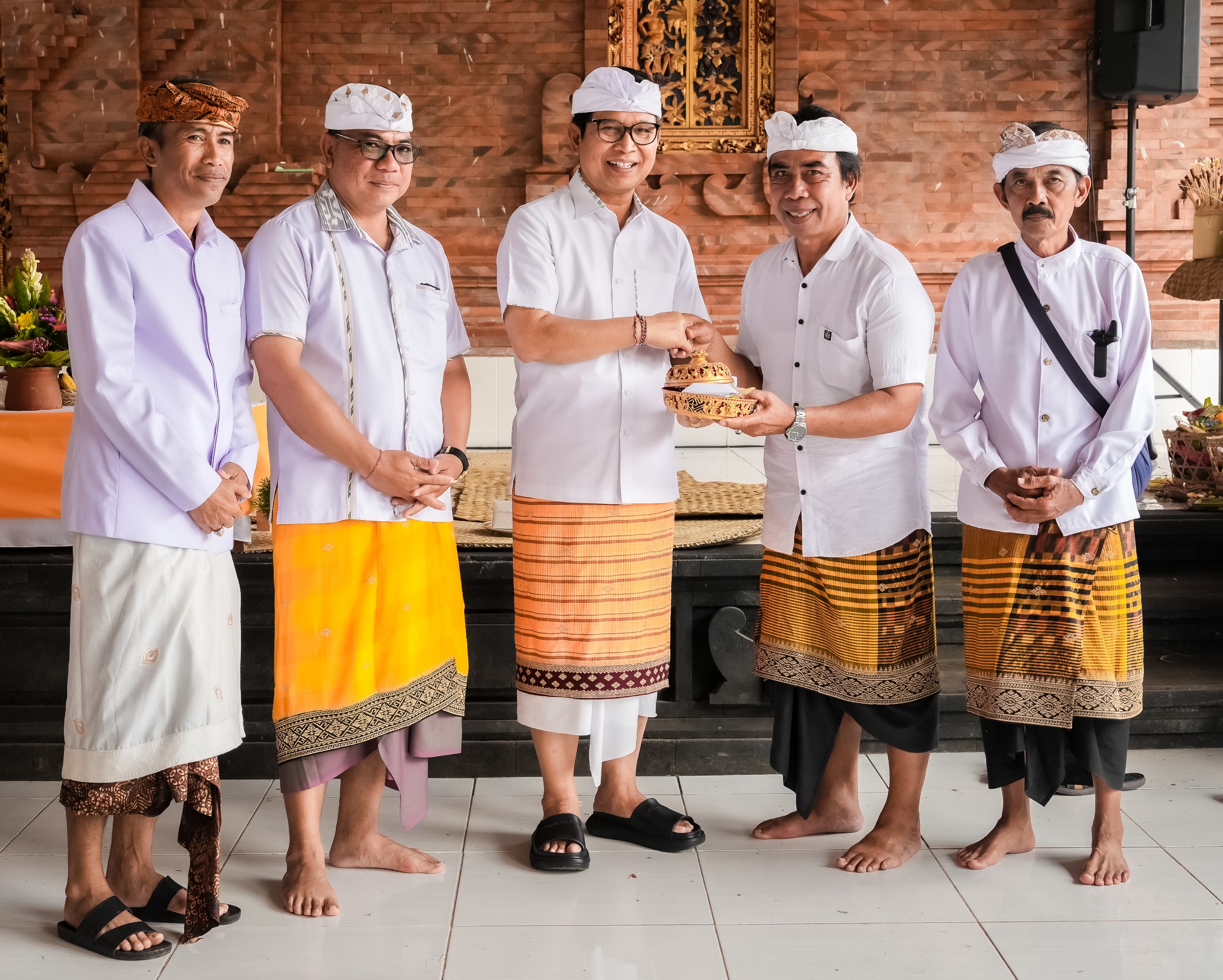 Bupati Badung Nodya Karya Nyekah Massal Desa Adat Karang Dalem