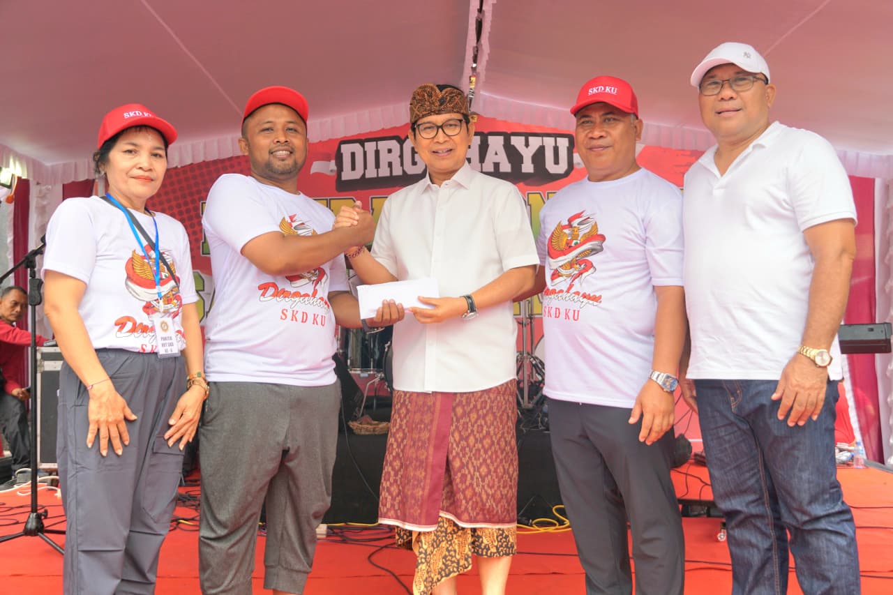 Bupati Wayan Adi Arnawa Hadiri Jalan Sehat Bersama 1.000 Ibu PKK