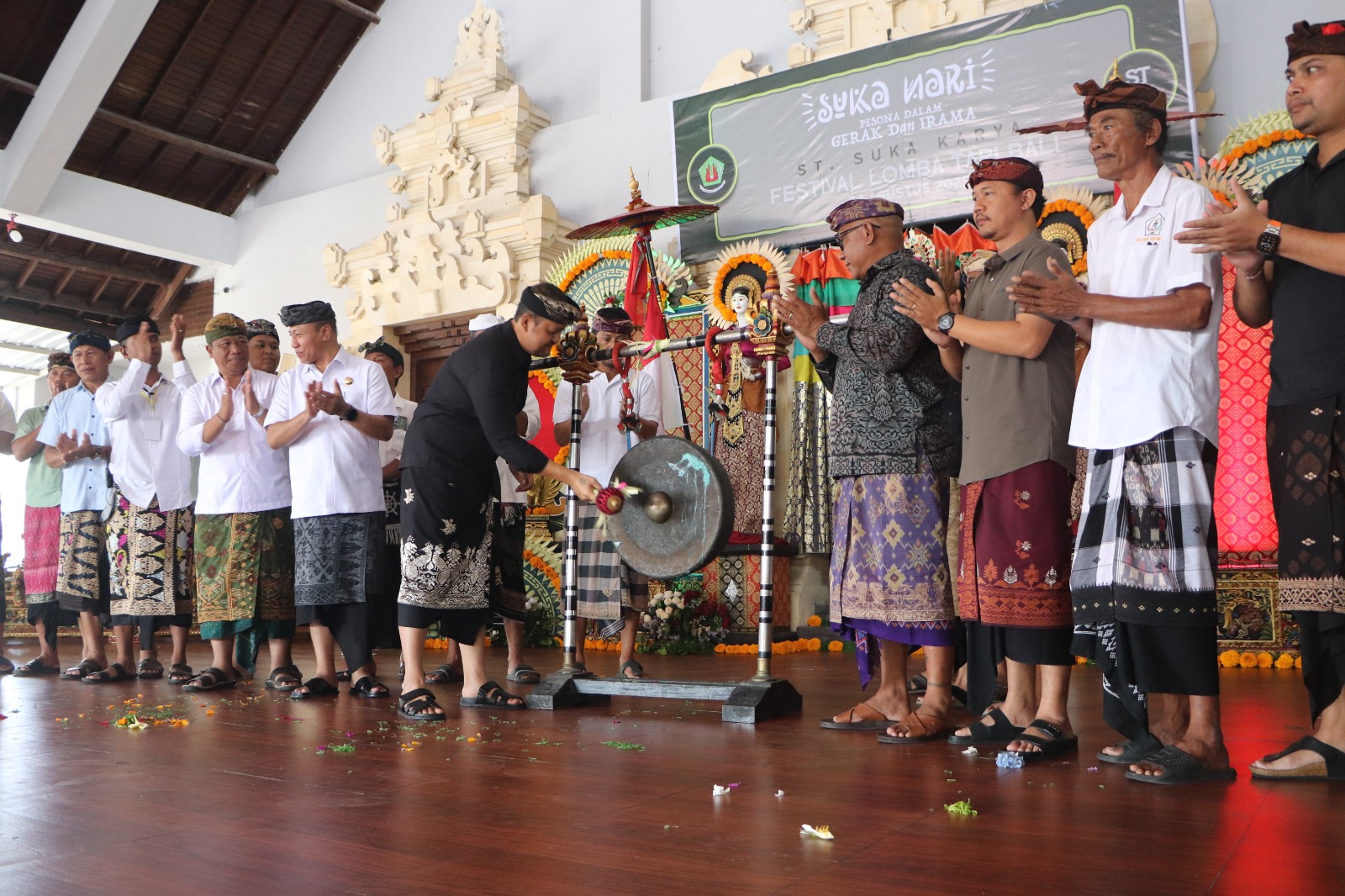 Wabup Hadiri HUT STT. Suka Karya dan Buka Festival Lomba Tari se-Bali