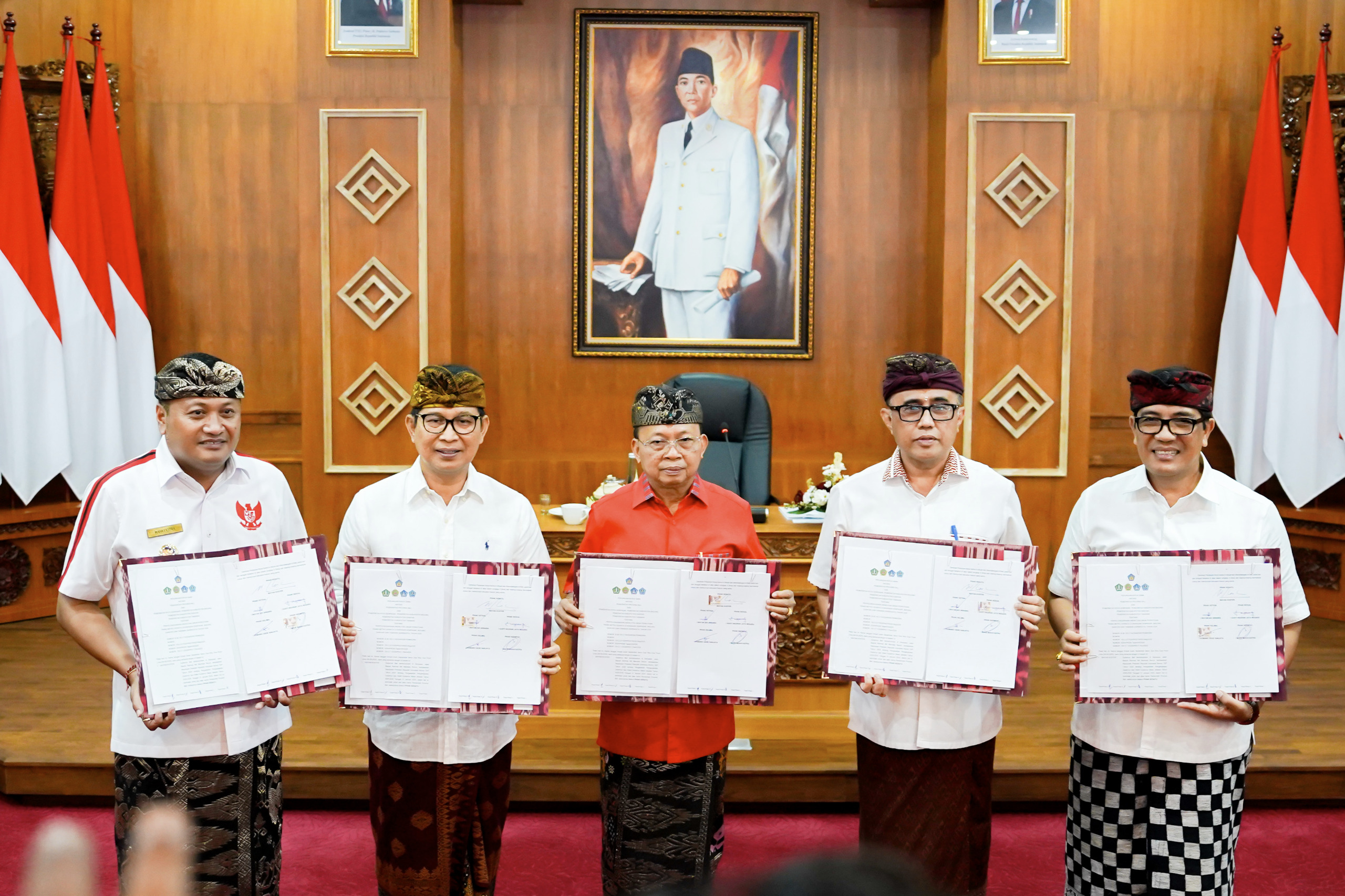 Bupati Adi Arnawa Tandatangani Kerjasama Trans Metro Dewata Sarbagita