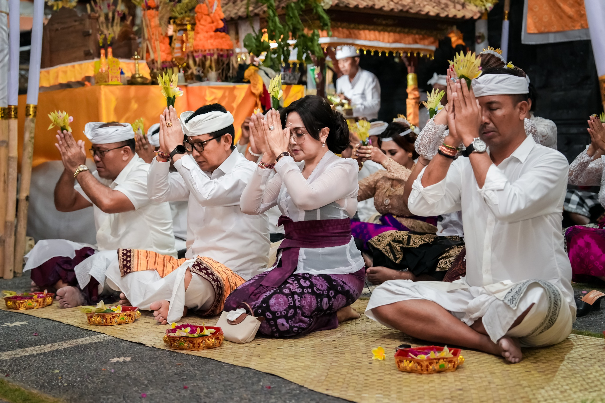 Bupati Adi Arnawa Hadiri Karya Melaspas di Pura Kemenuh Sari, Perum Raya Kampial