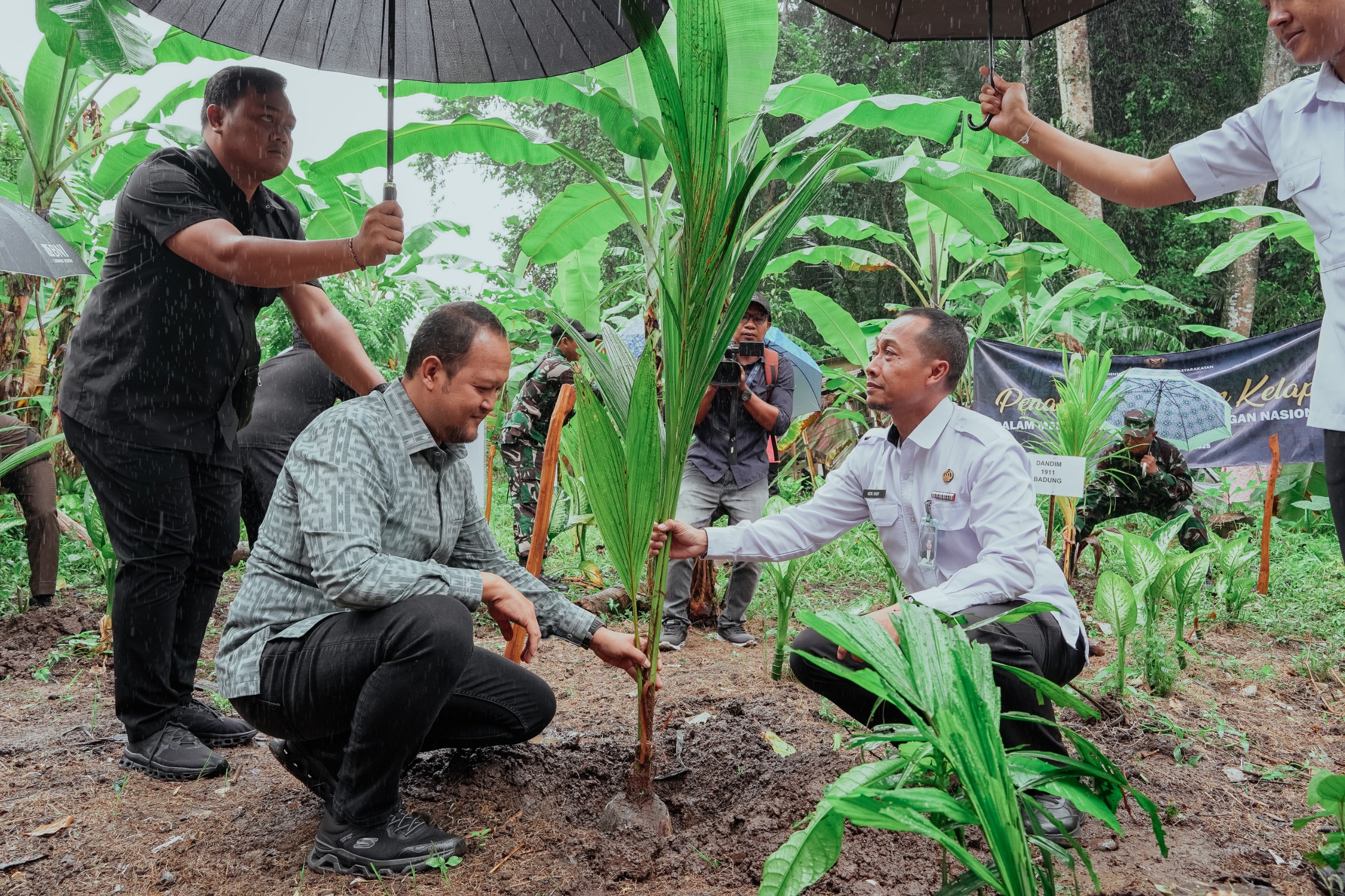 Peresmian Ketahanan Pangan Nusakambangan dan Penanaman Pohon Kelapa di Seluruh Indonesia