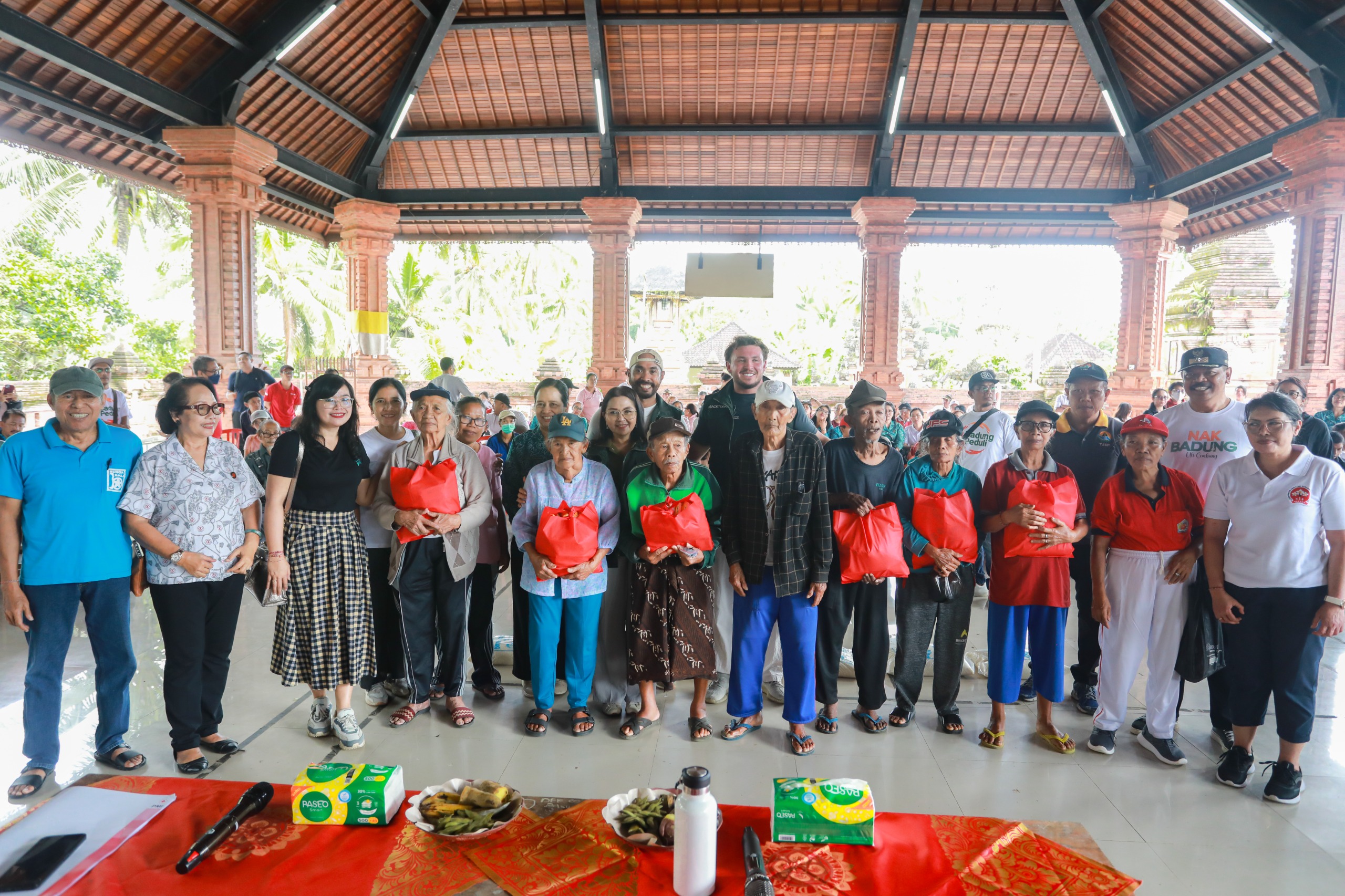 K3S Badung Gelar Aksi Sosial Pemeriksaan Kesehatan dan Penyerahan Bantuan Bagi PPKS