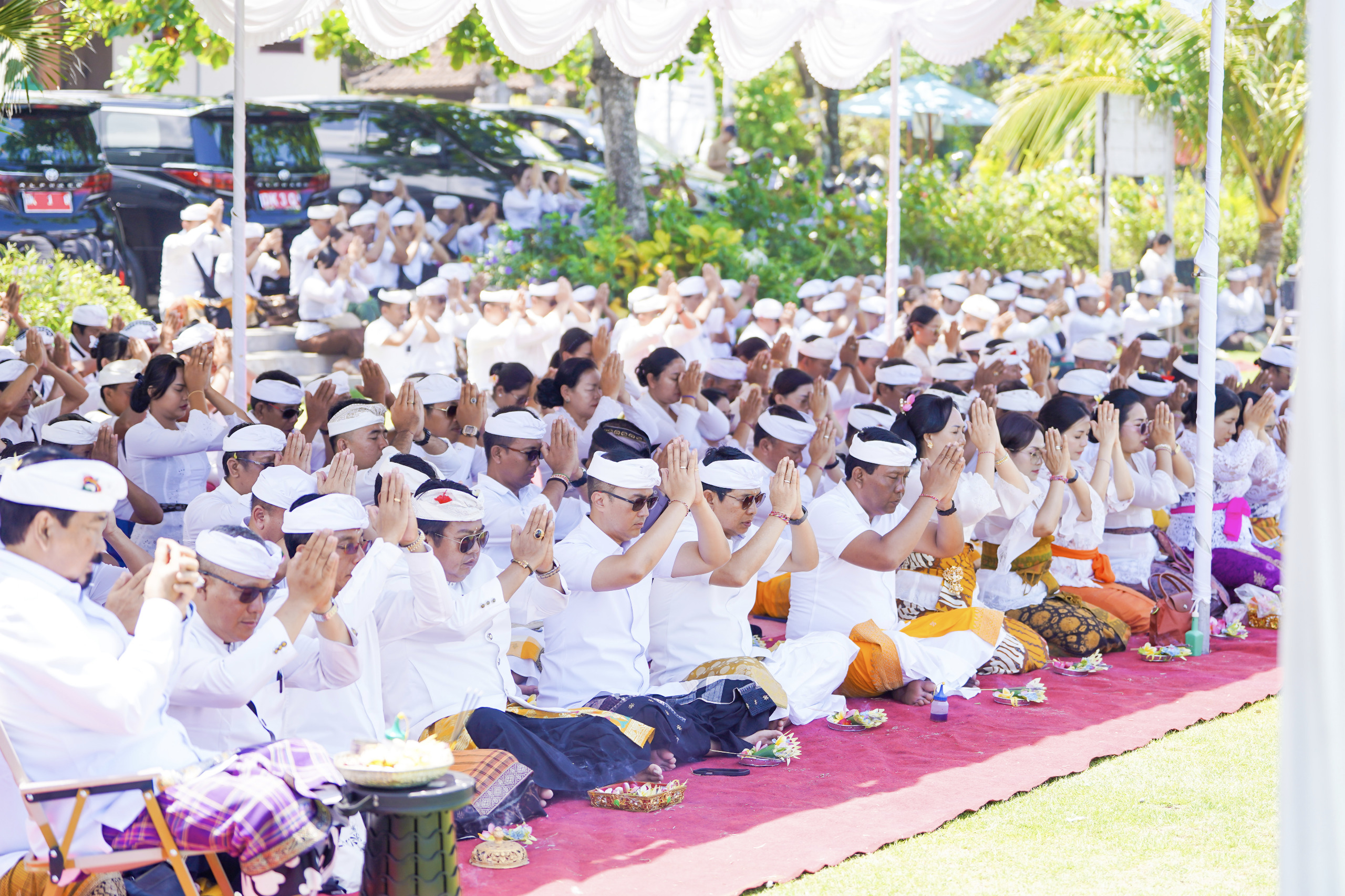 Upacara Pemahayu Jagat di Pantai Seseh