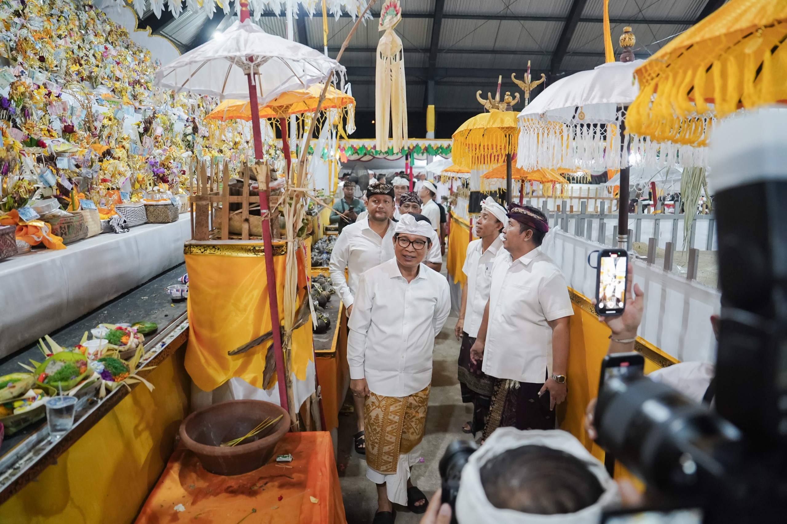 Bupati Adi Arnawa Hadiri Upacara Manusia Yadnya dan Pitra Yadnya Desa Adat Tegal, Darmasaba