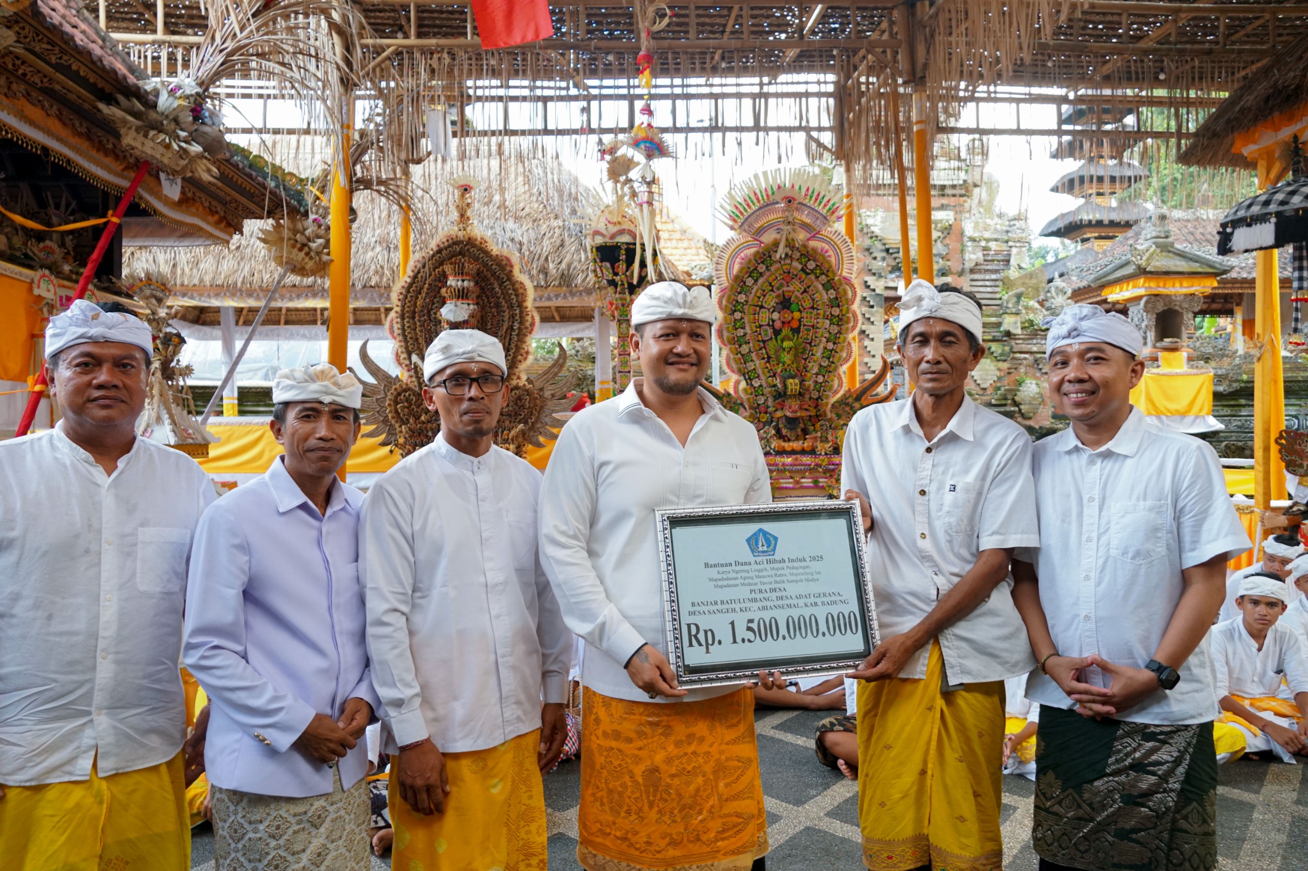 Karya Ngenteg Linggih di Pura Desa Banjar Batulumbang
