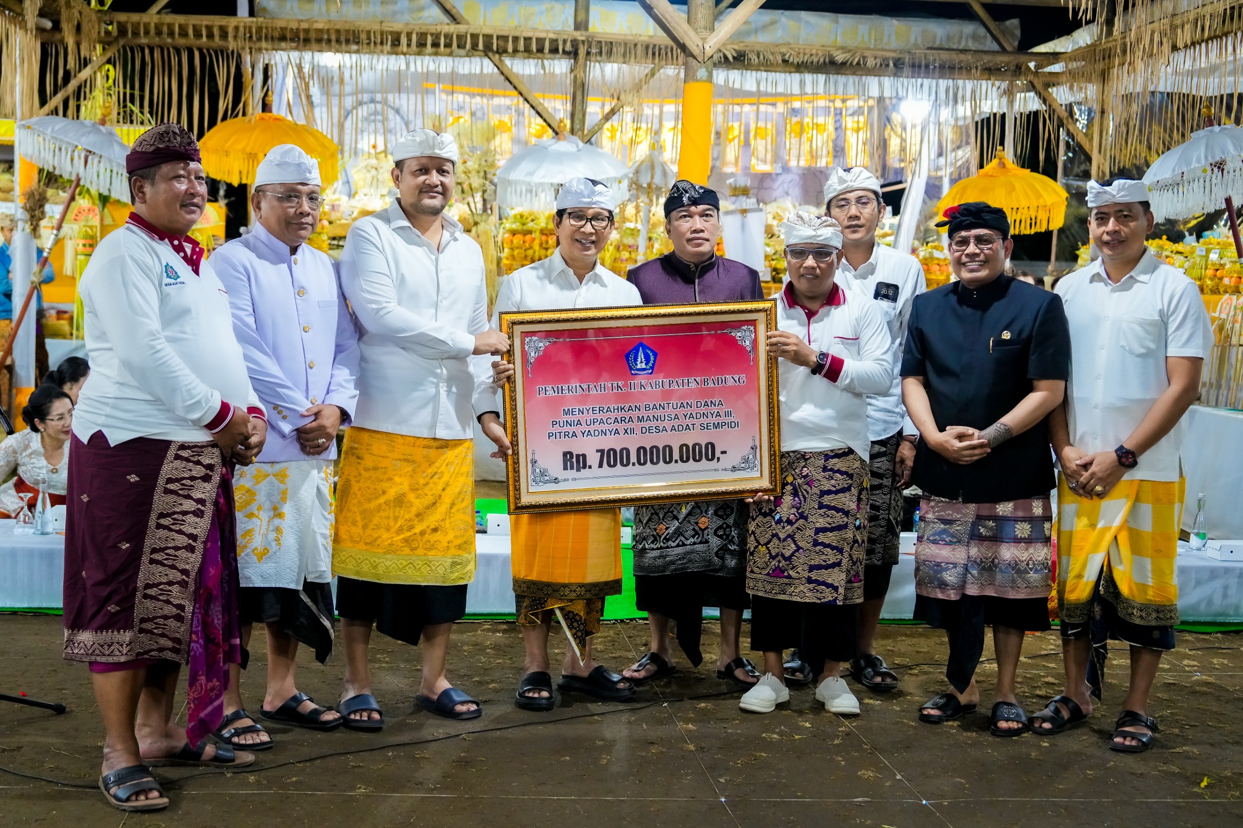 Bupati dan Wabup Badung Nodya Karya Manusa Yadnya dan Pitra Yadnya Desa Adat Sempidi