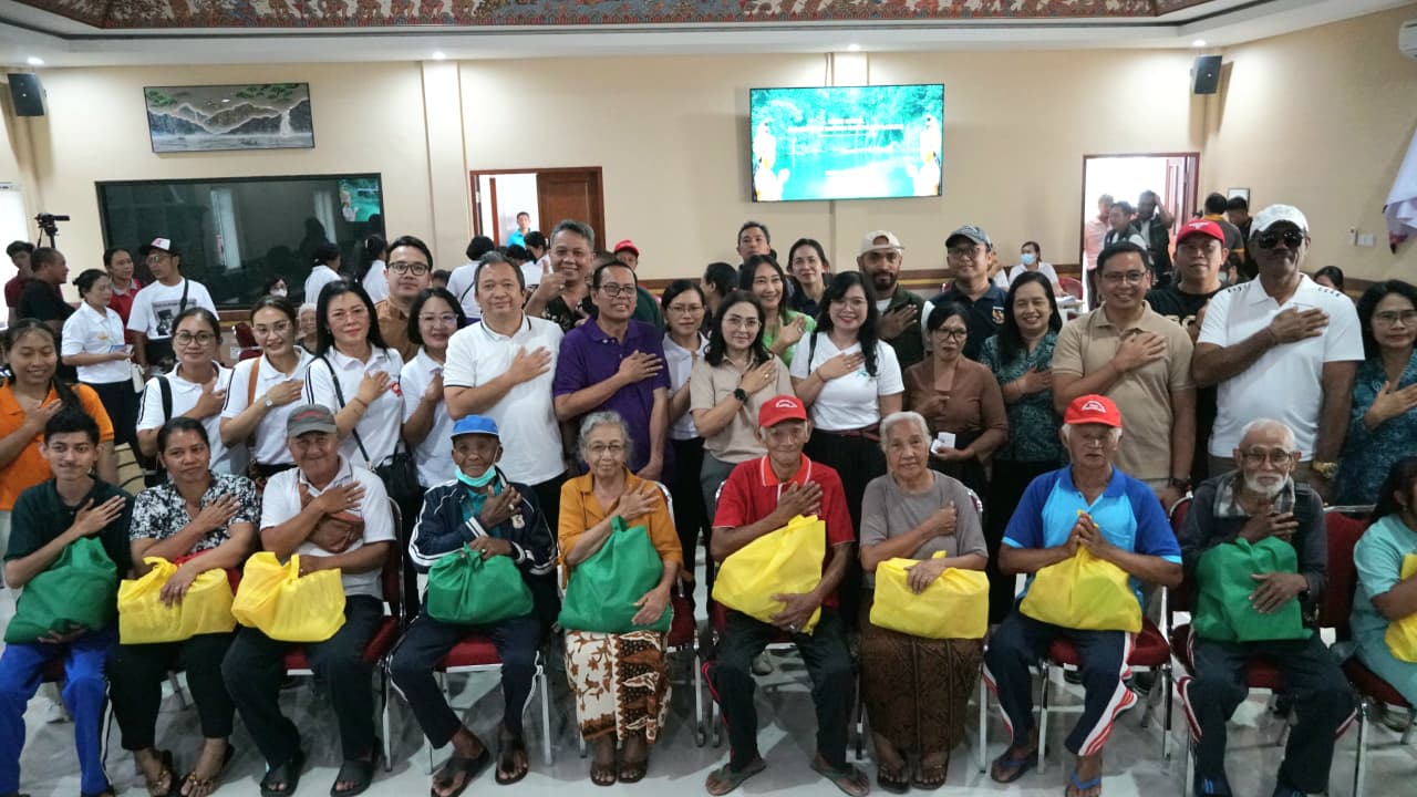 K3S Badung Gelar Aksi Sosial Pemeriksaan Kesehatan dan Penyerahan Bantuan Bagi PPKS di Desa Mengwitani