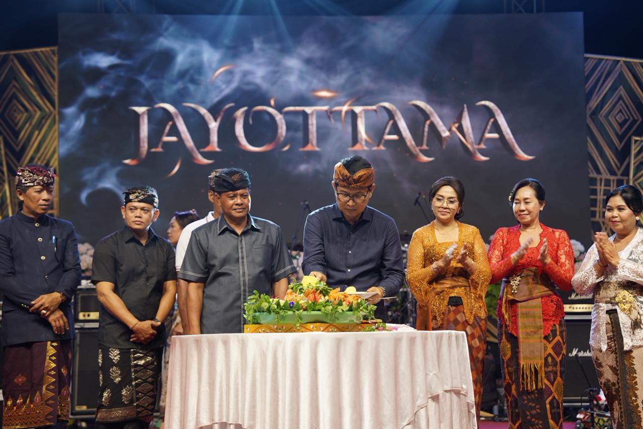 Bupati Hadiri HUT Ke-100 Desa Mambal