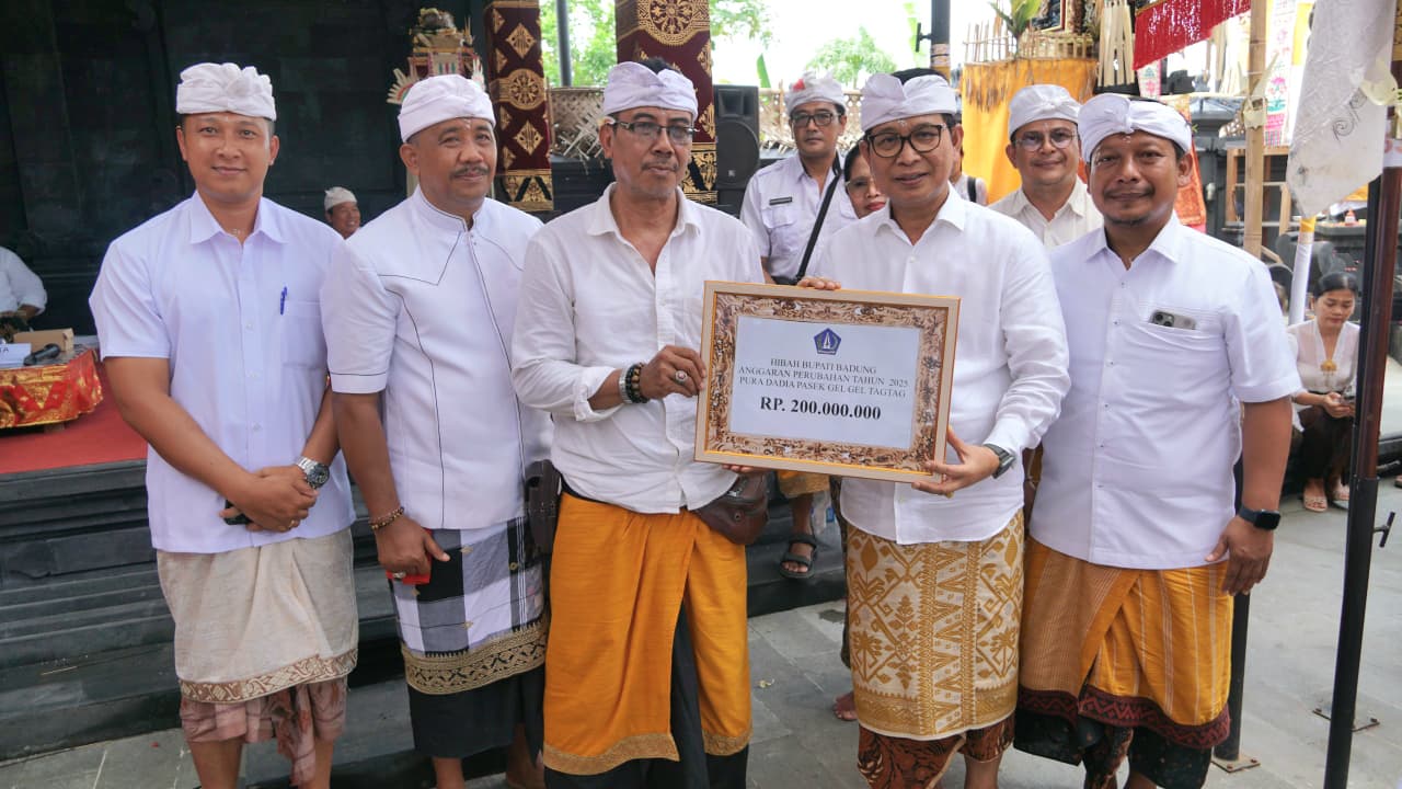 Bupati Adi Arnawa Hadiri Karya Ngenteg Linggih, Pura Pasek Gelgel Tagtag, Seminyak