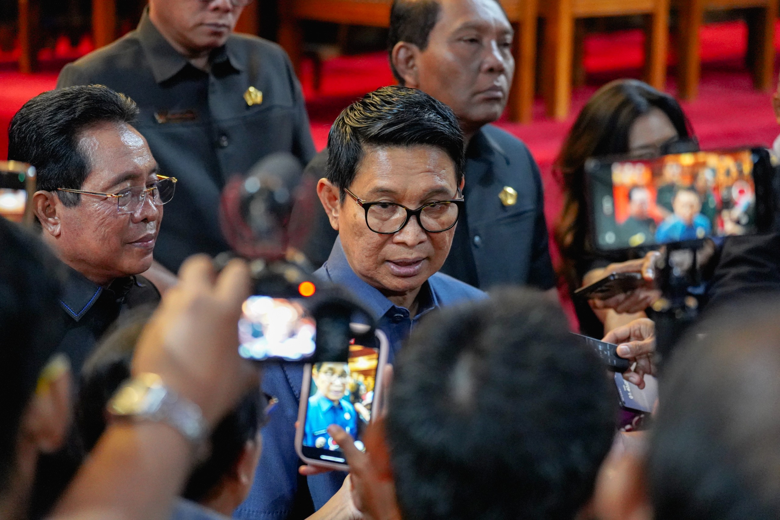 Bupati Adi Arnawa Pastikan Program Reward Lansia Tetap Berjalan