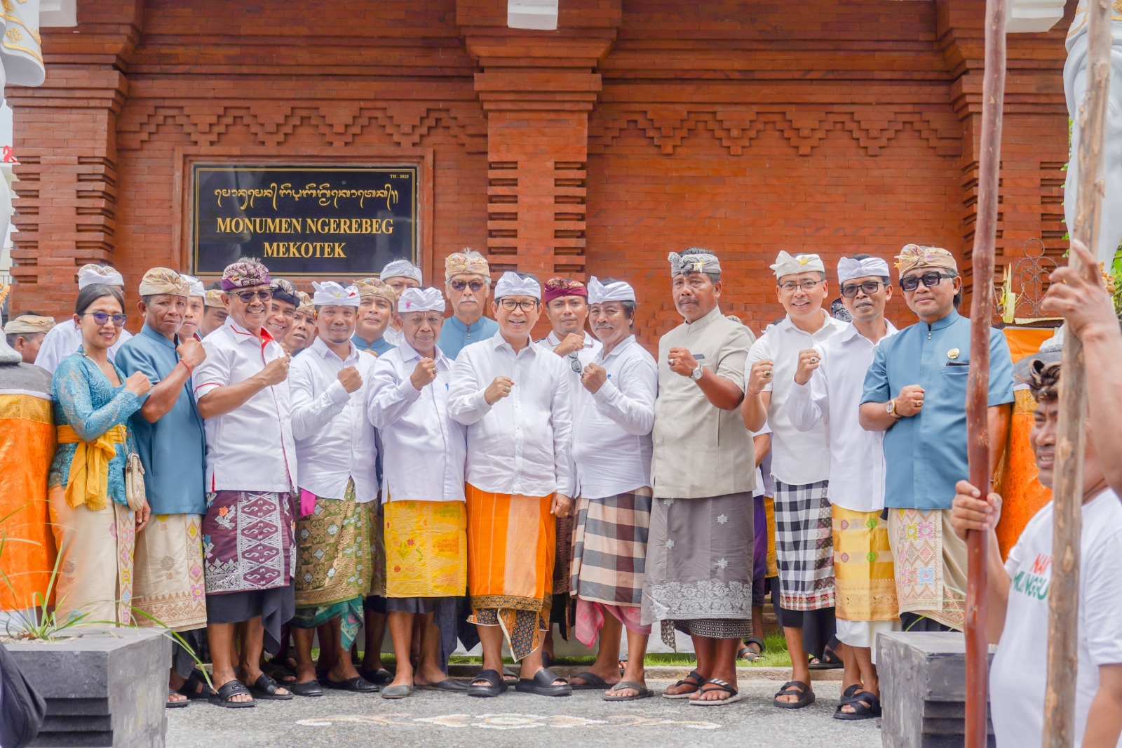 Bupati Adi Arnawa Resmikan Taman Mekotek Desa Wisata Munggu