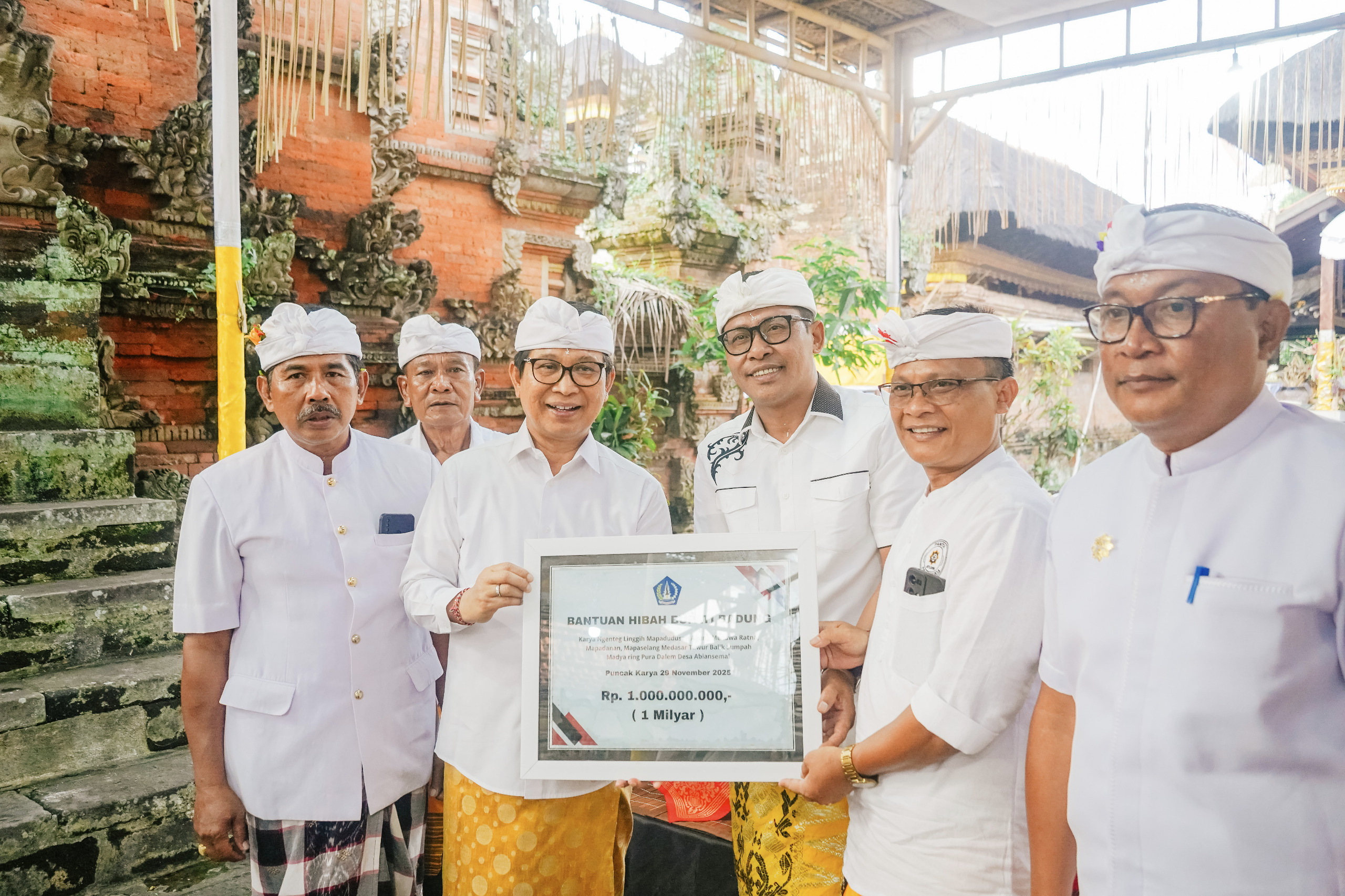 Karya Pedudusan Agung di Pura Dalem Desa Banjar Aseman Abiansemal