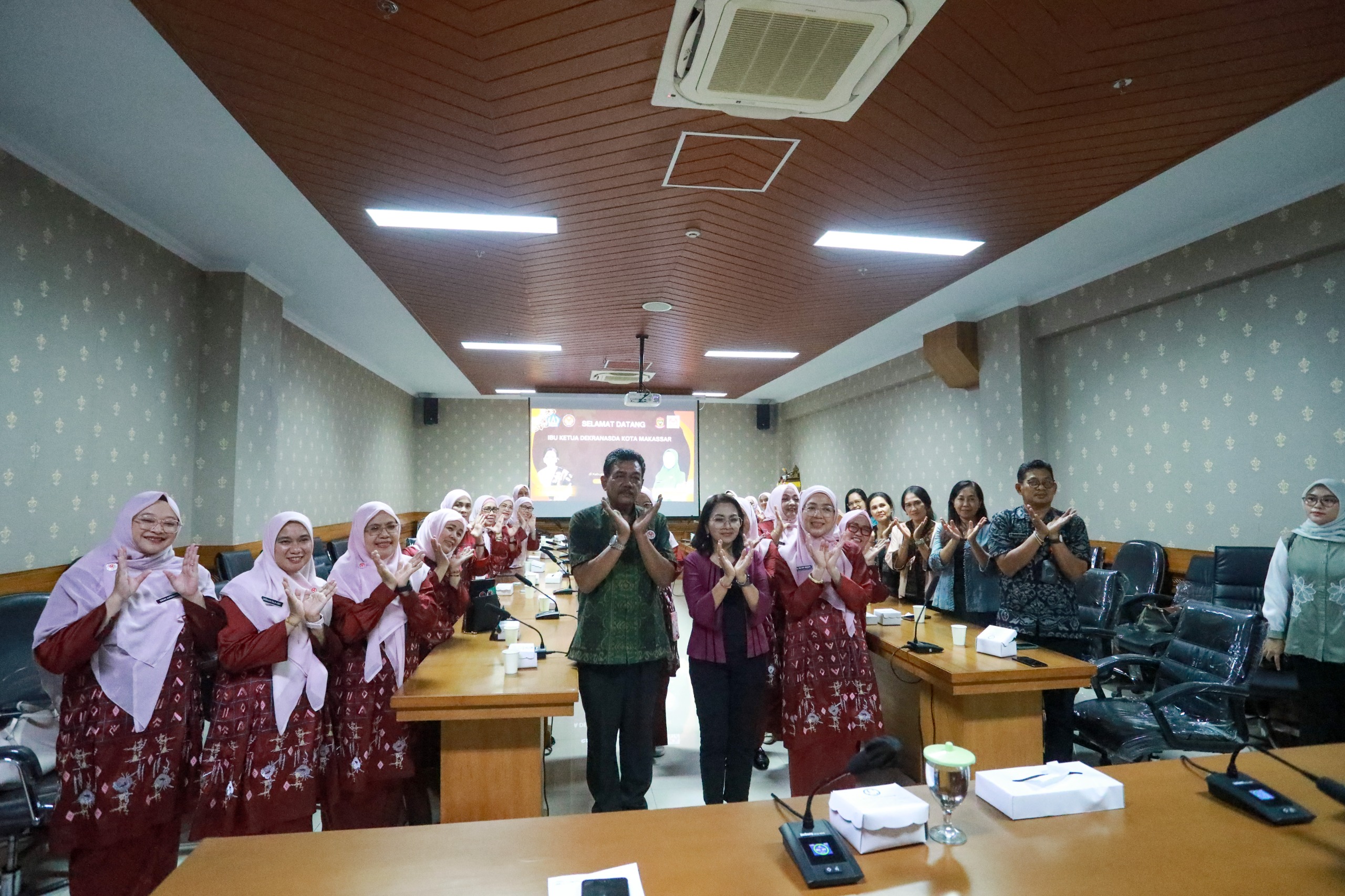 Kunja Dekranasda Makassar ke Pemkab Badung