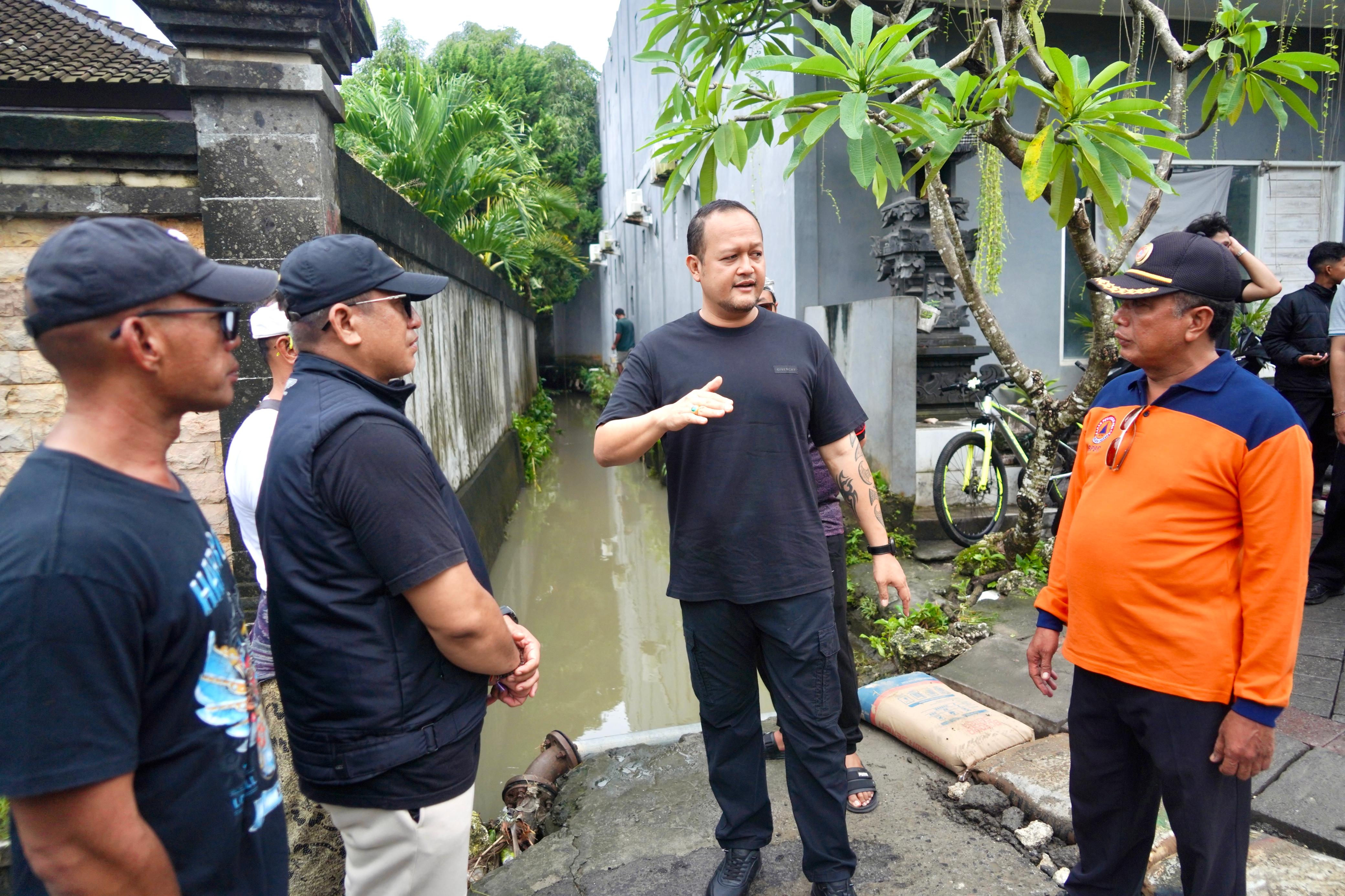 Wabup Bagus Alit Sucipta Tinjau Lokasi Banjir di Kuta Utara