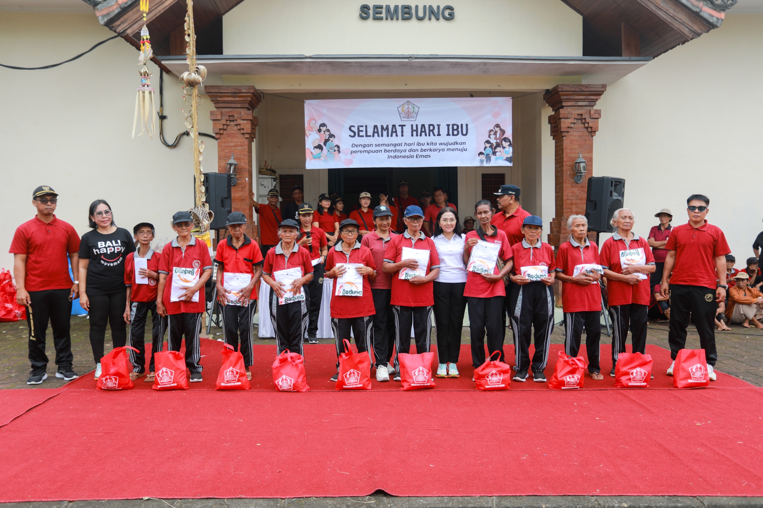 Ketua TP. PKK Badung Hadiri Perayaan Hari Ibu di Desa Sembung