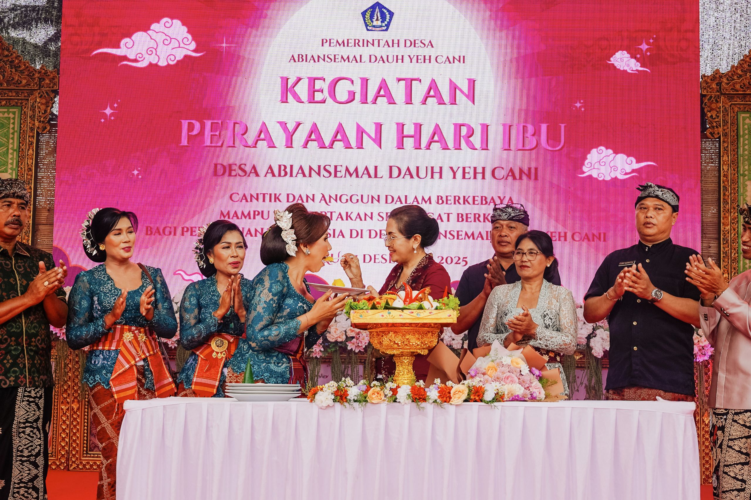 Perayaan Hari Ibu di Desa Abiansemal Dauh Yeh Cani