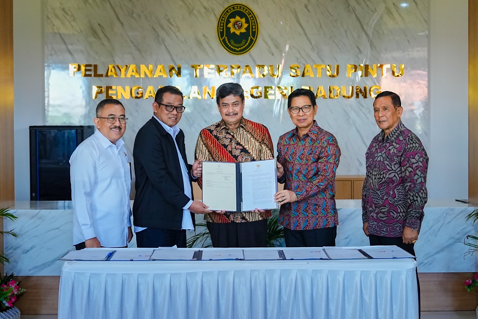 Bupati Badung Serahkan HBMD kepada Mahkamah Agung RI