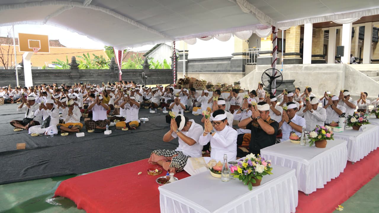 Bupati Adi Arnawa Hadiri Karya Melaspas Gedung Baru SMPN 3 Kuta Utara