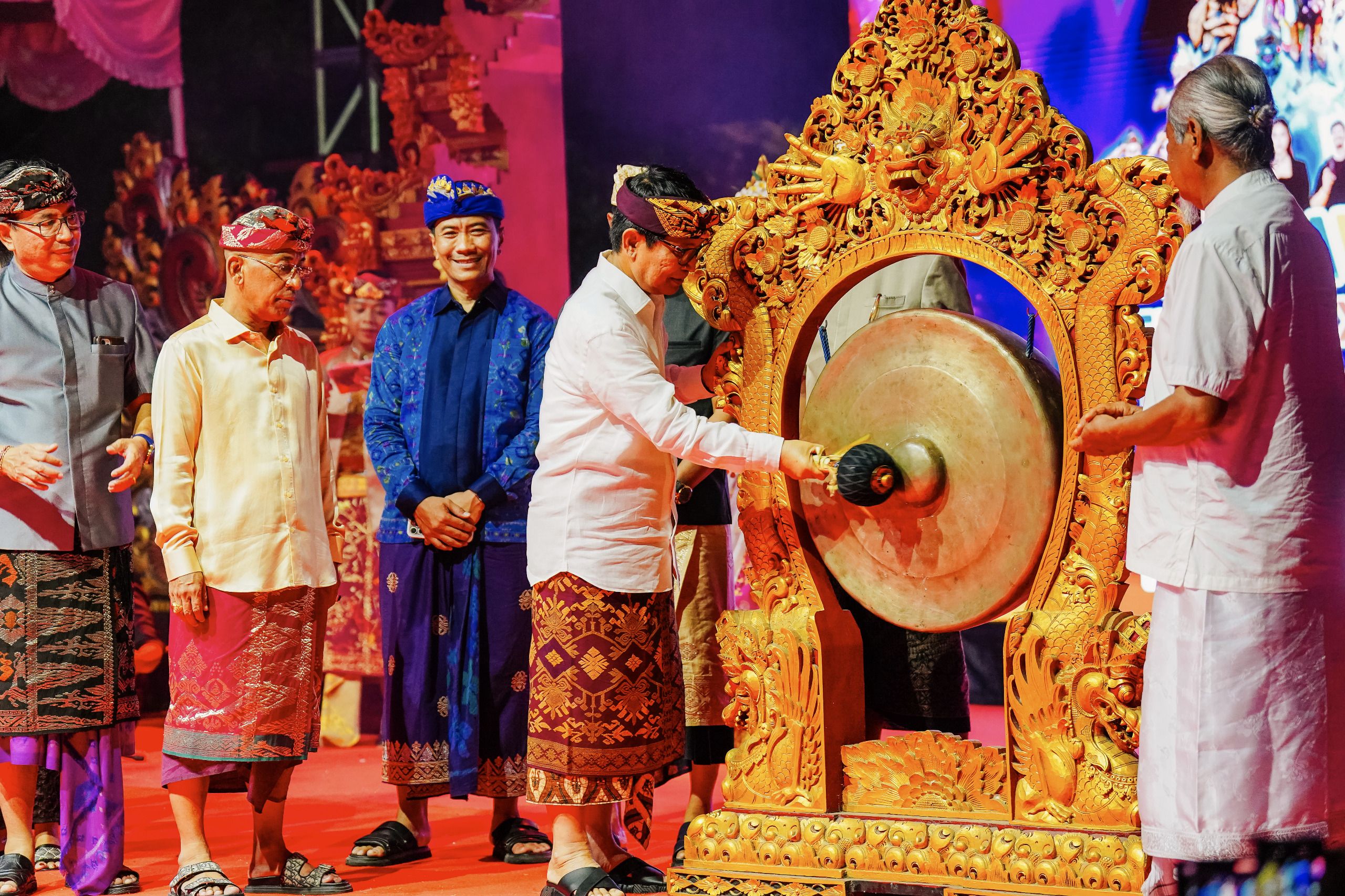 Bupati Adi Arnawa Buka Pandawa Festival XIV Desa Kutuh