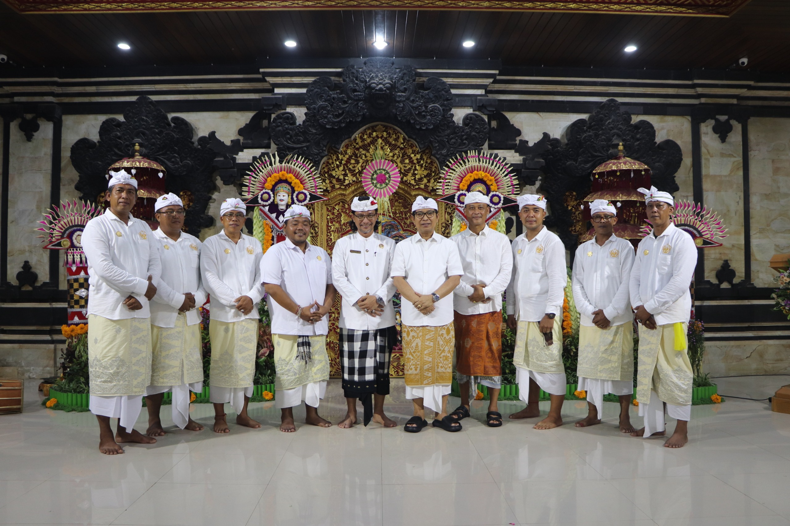 Bupati Hadiri Pengukuhan Bendesa dan Prajuru Desa Adat Tengkulung