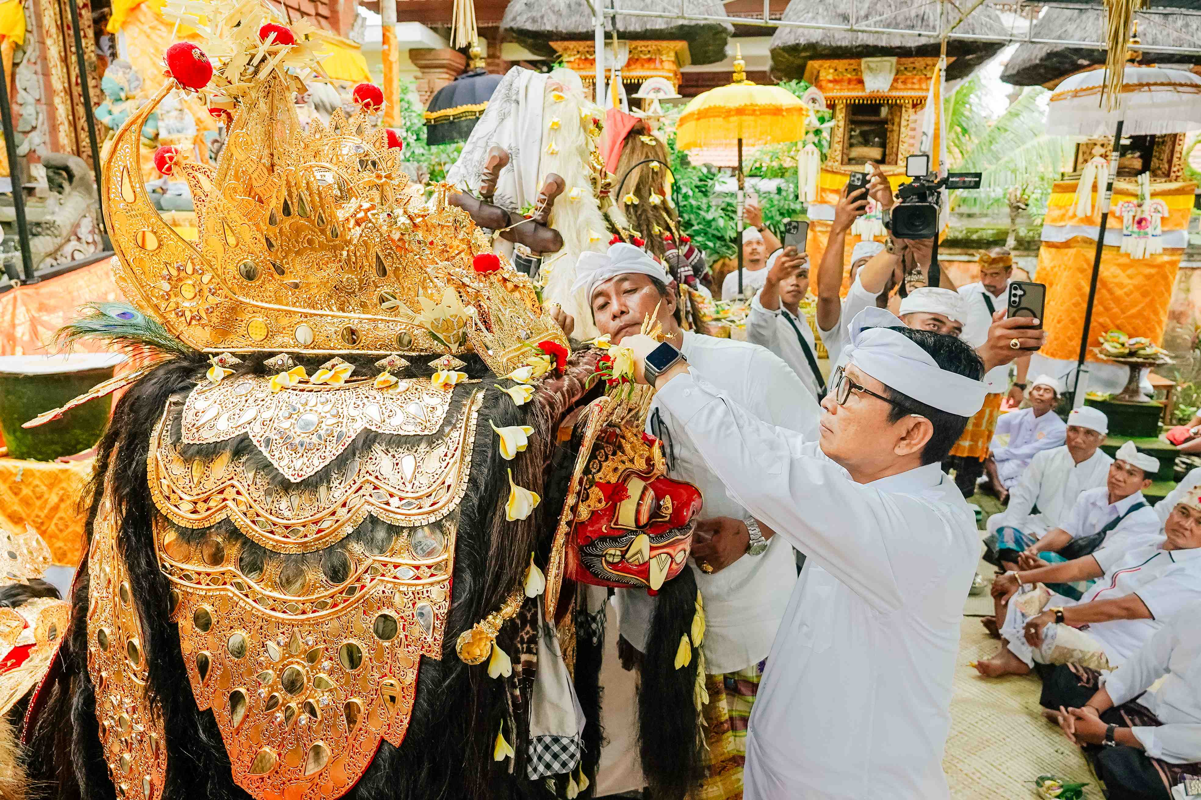 Karya Ngerehan di Pura Dalem Sakenan Munggu