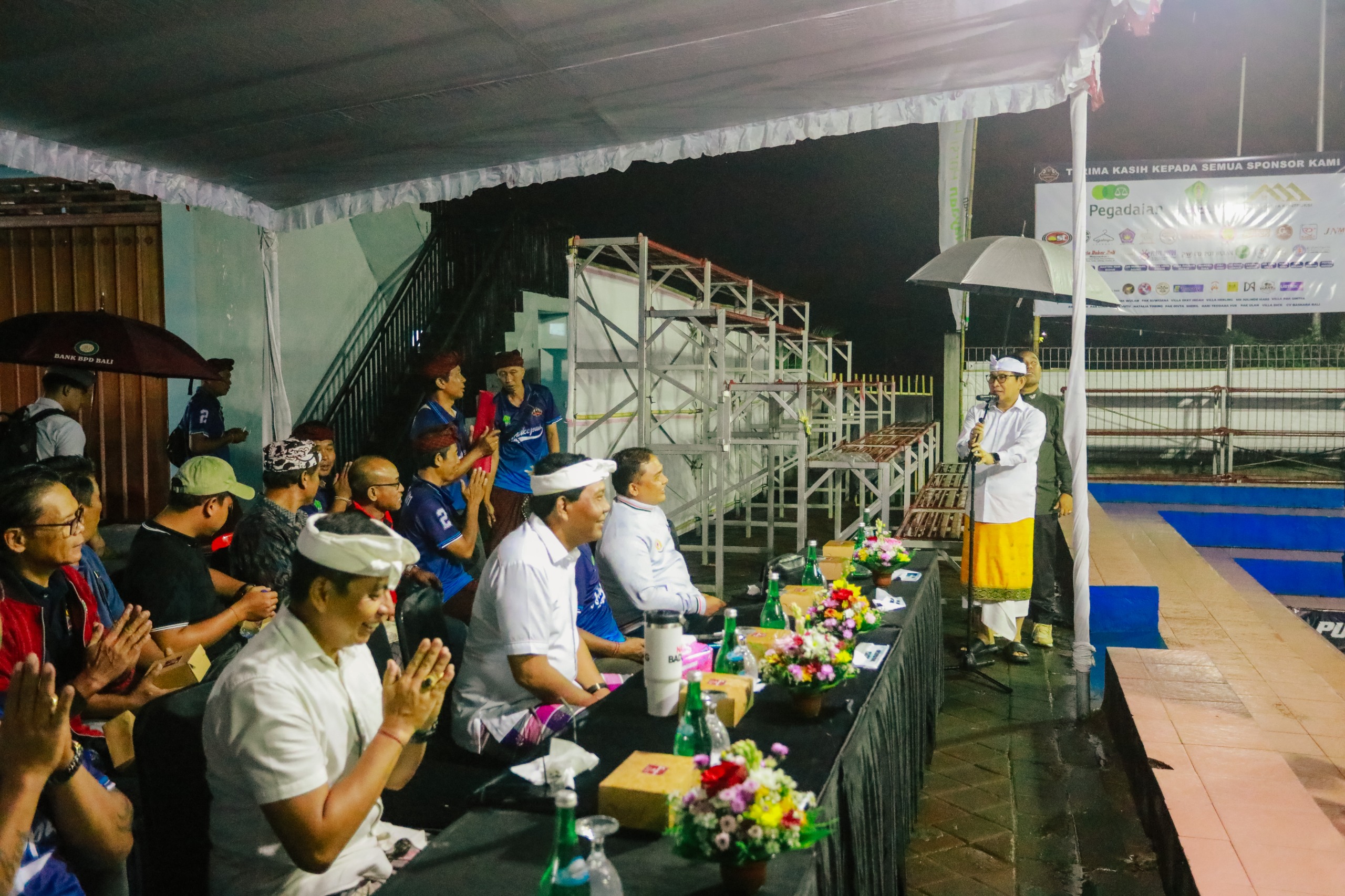 Bupati dan Ketua DPRD Badung Buka Turnamen Voli PUTRA BUM Cup II