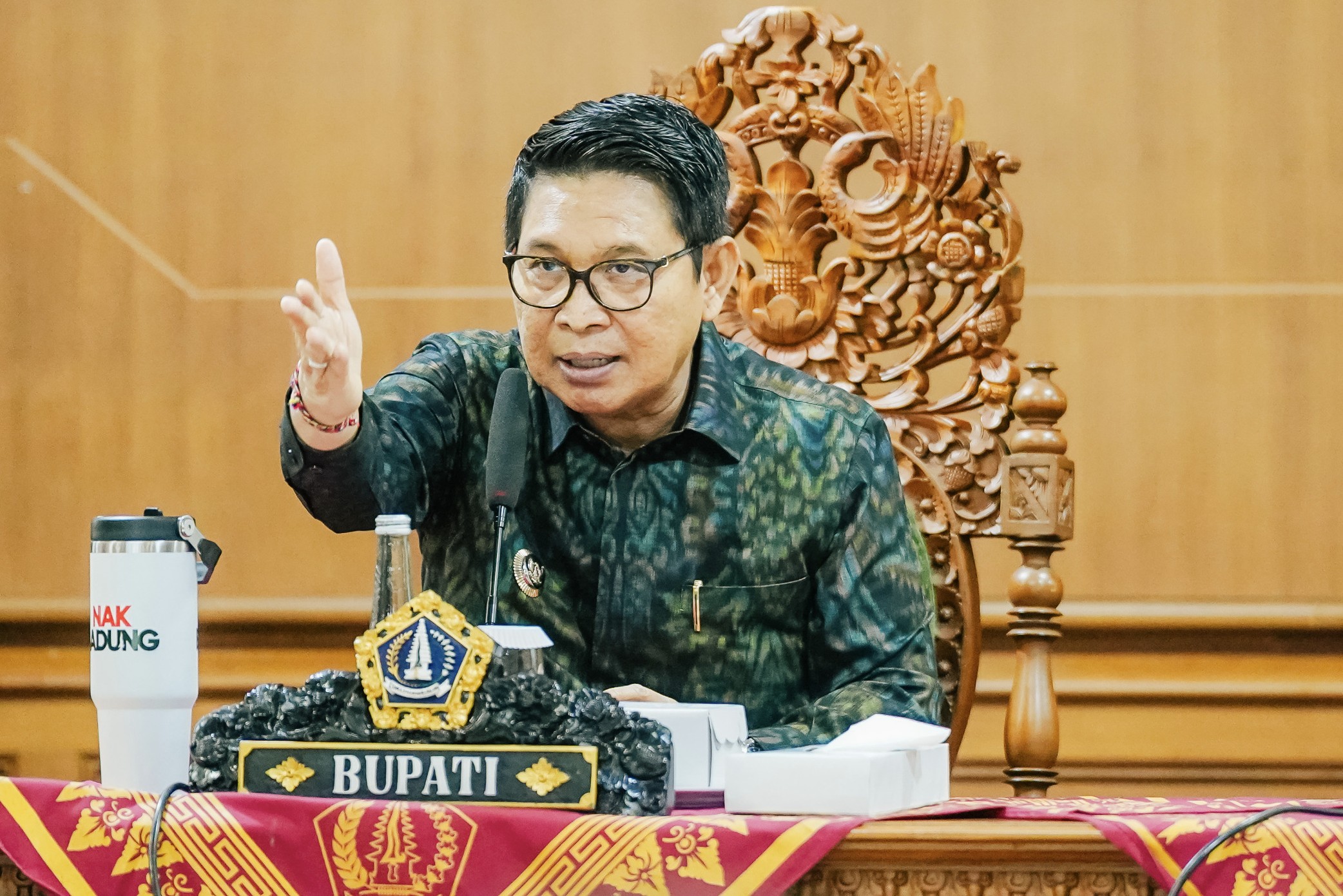 Bupati Adi Arnawa Rancang Program Beasiswa SMA dan S1 Untuk Anak Petani