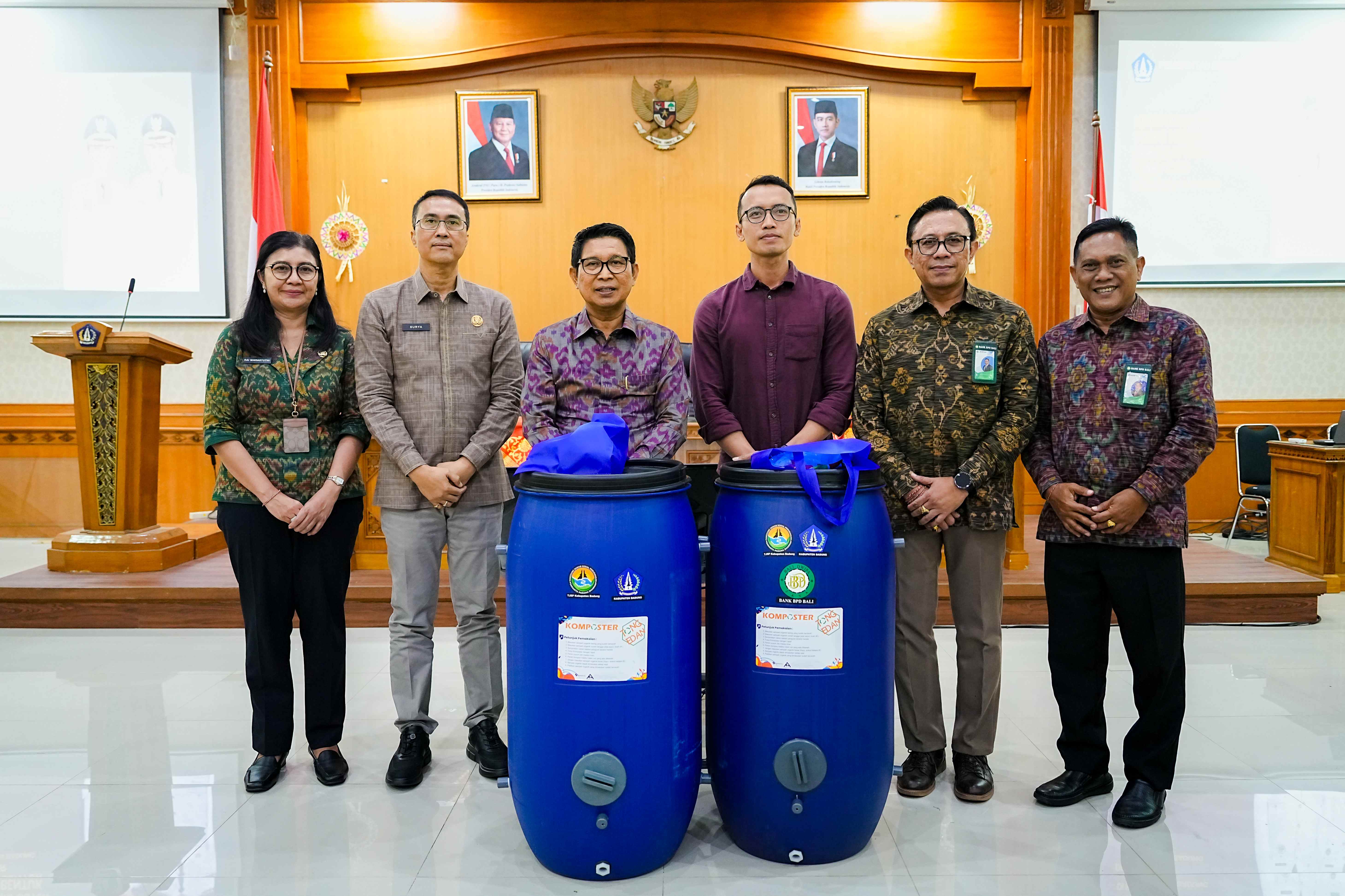 Distribusikan 677 Tong Komposter CSR