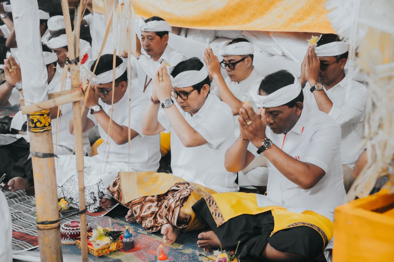 Karya Mamungkah, Ngenteg Linggih di Pura Pererepan Dalem Pemutih dan Dalem Kapal Bualu