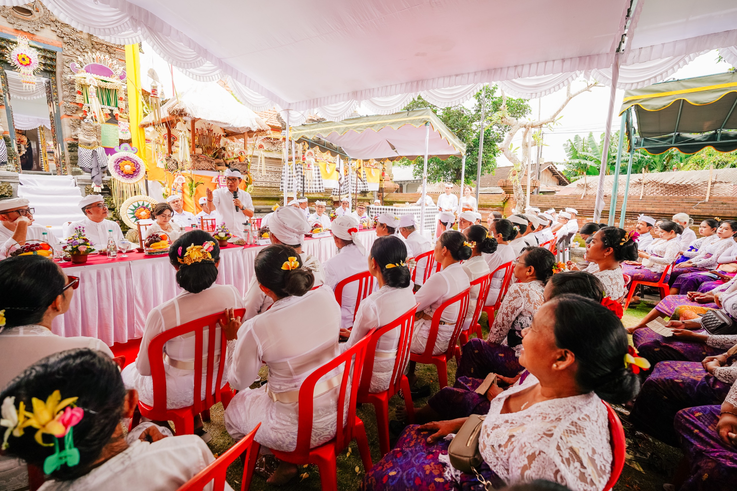 Hadiri Karya di Pura Dalem Jambe Kapal
