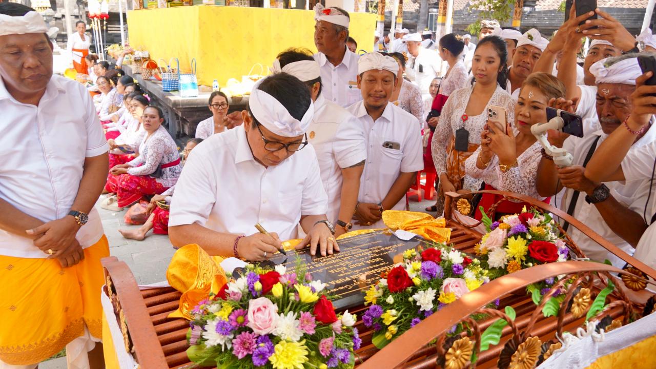 Tandatangani Prasasti Karya