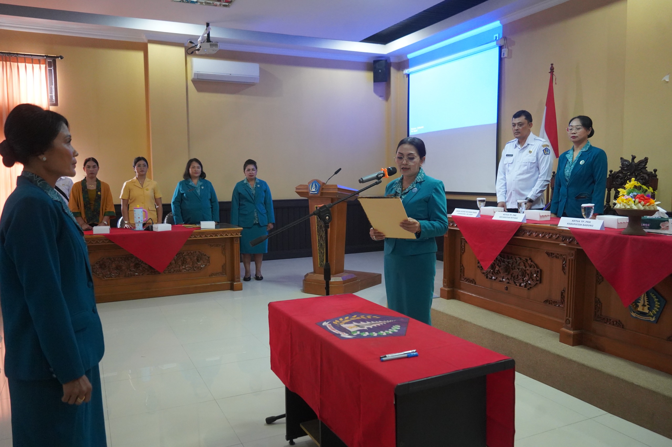 Rasniathi Adi Arnawa Lantik Ketua TP. PKK Kecamatan Petang