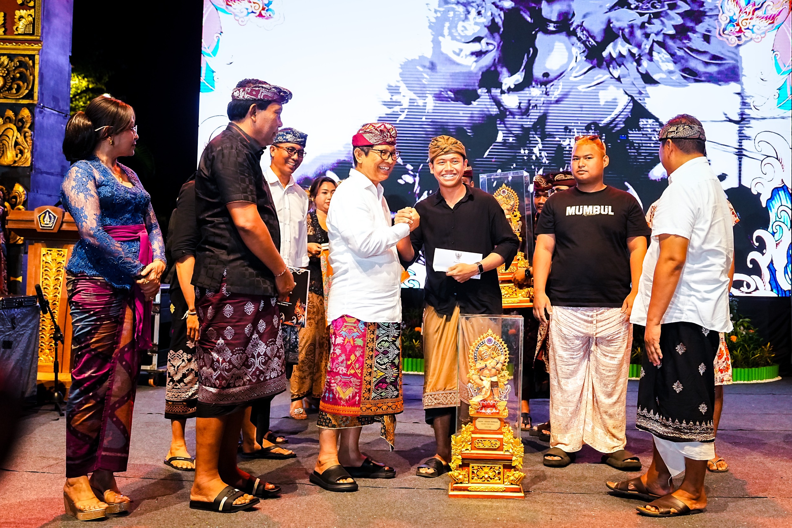 Bupati Adi Arnawa Hadiri Dresta Lango dan Dharma Shanti XX