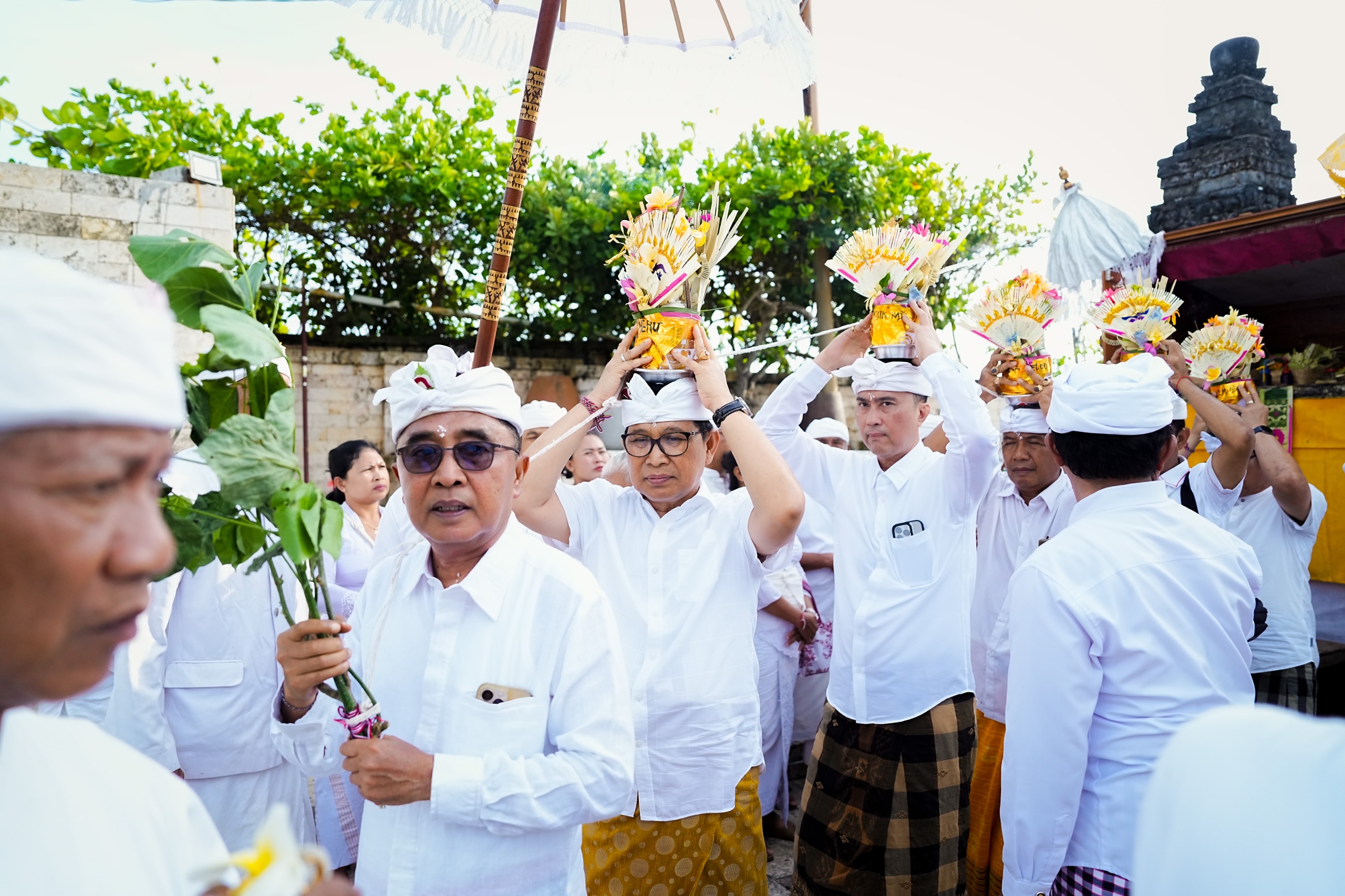 Bupati Badung Pimpin Prosesi Matur Piuning Jelang Karya Agung di Pura Luhur Uluwatu
