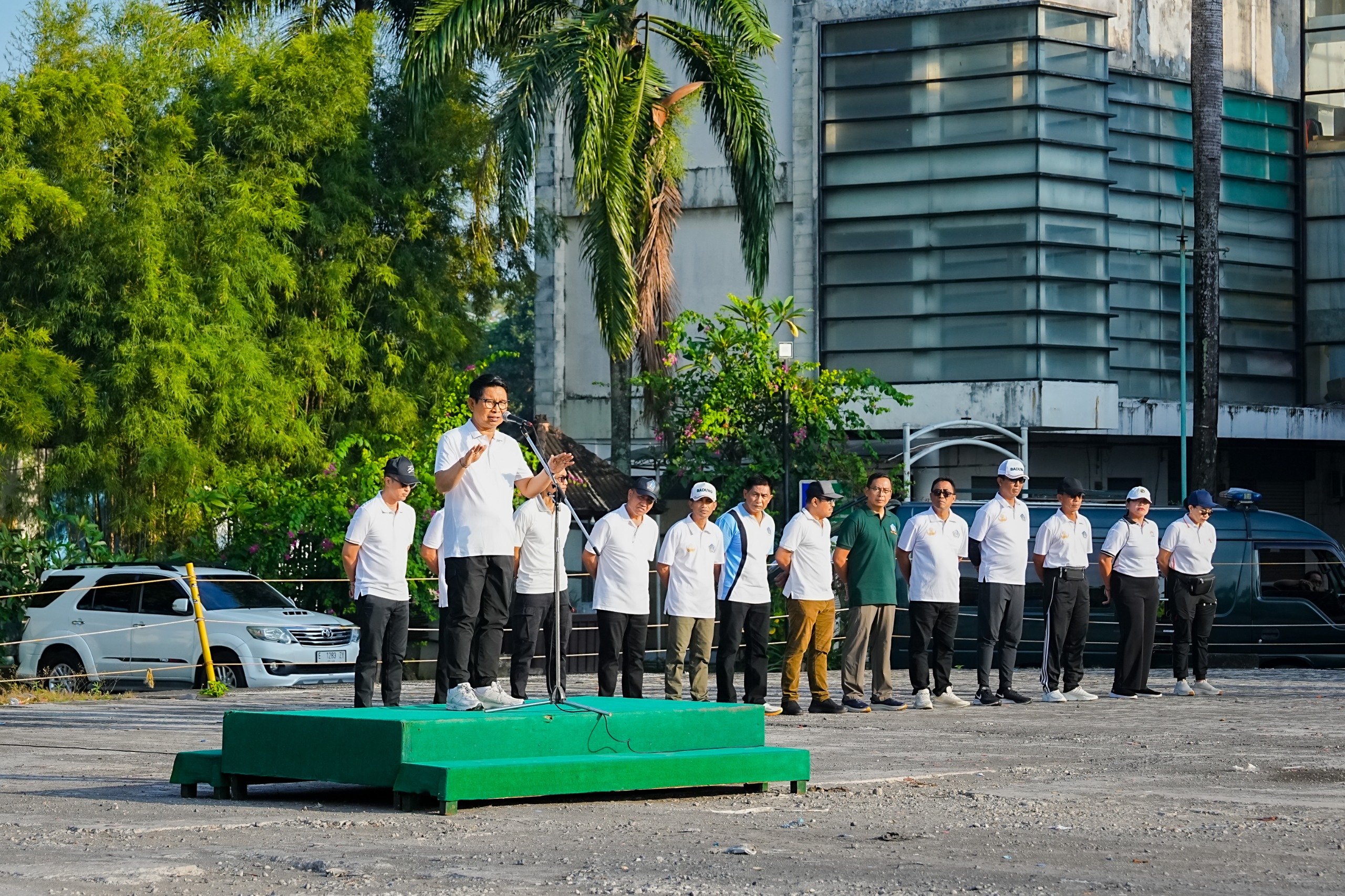 Pimpin Aksi Bersih di Kuta, Bupati Adi Arnawa Evaluasi Pengelolaan Sampah Pasca 1 April