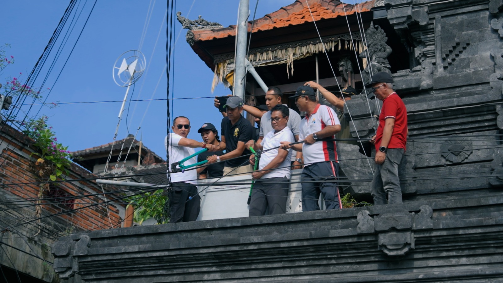 Dua kali Sebulan, Badung Intensifkan Penertiban Kabel Semrawut