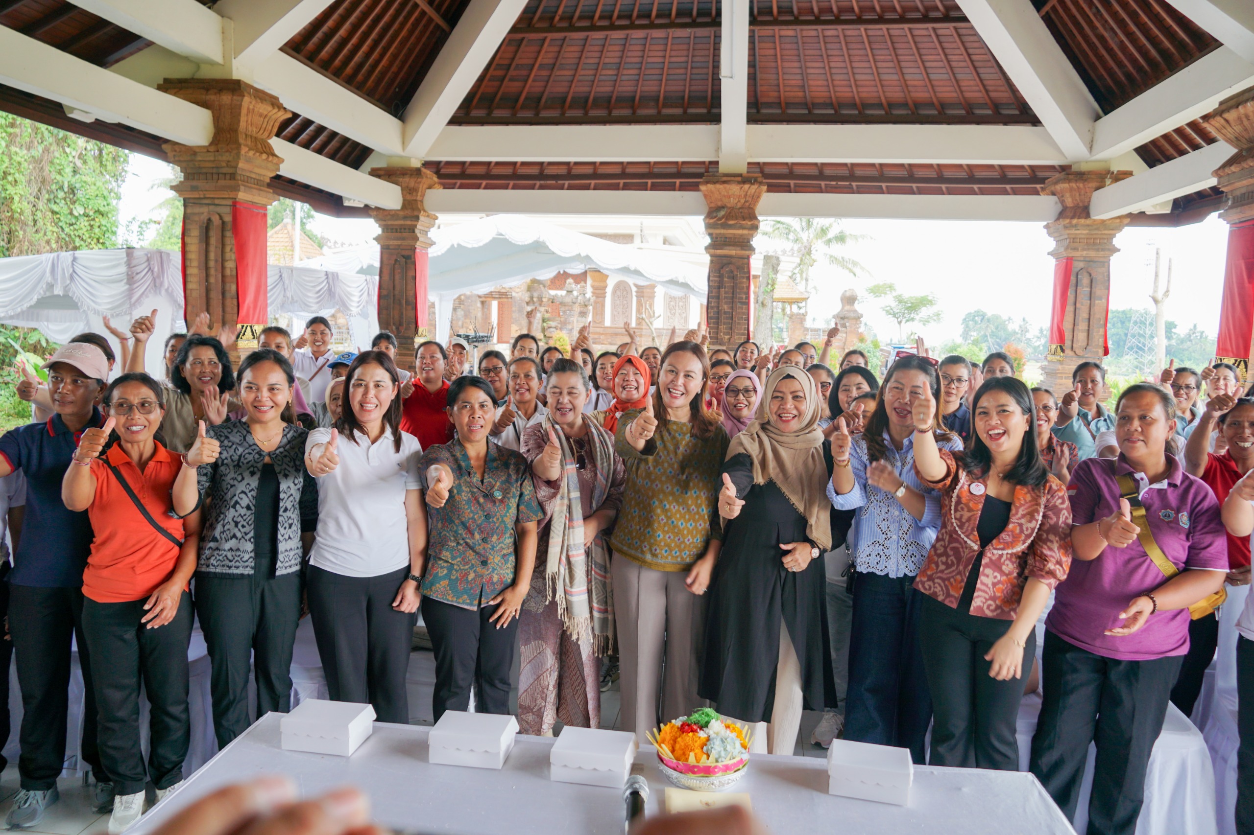 Nyonya Yunita Alit Sucipta Buka Pelatihan Garnish dan Fruit Carving di Carangsari