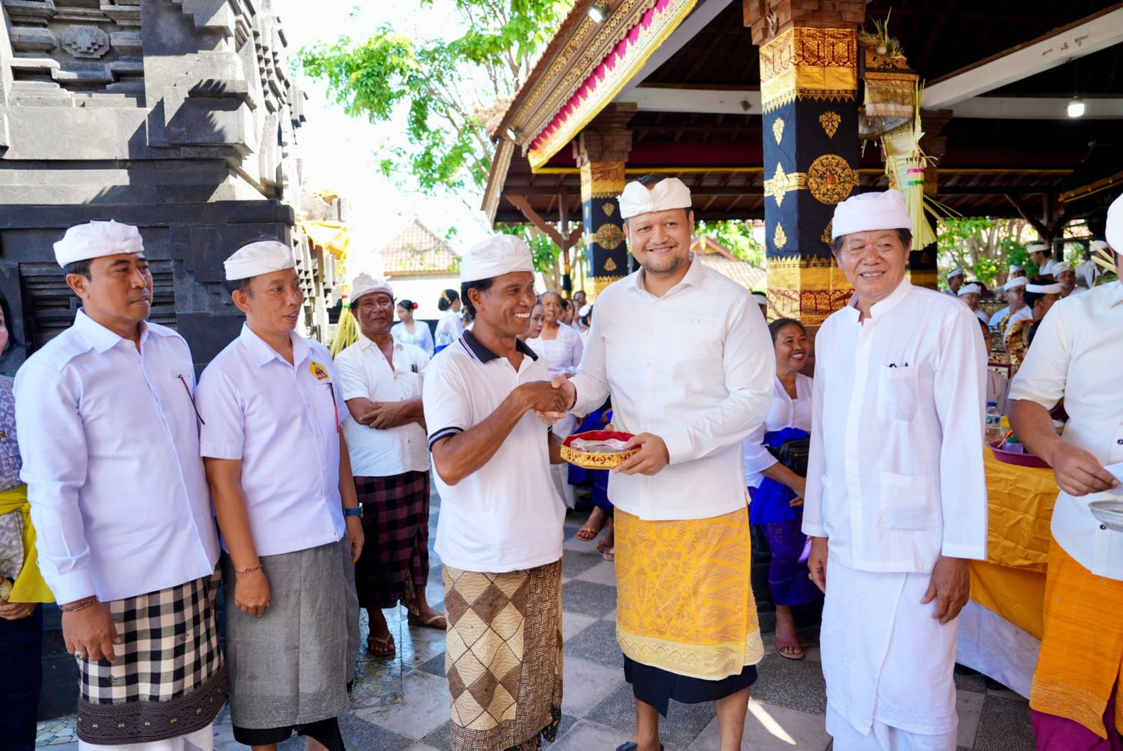 Wabup Badung Hadiri Melaspas Gong Kebyar di Banjar Silayukti