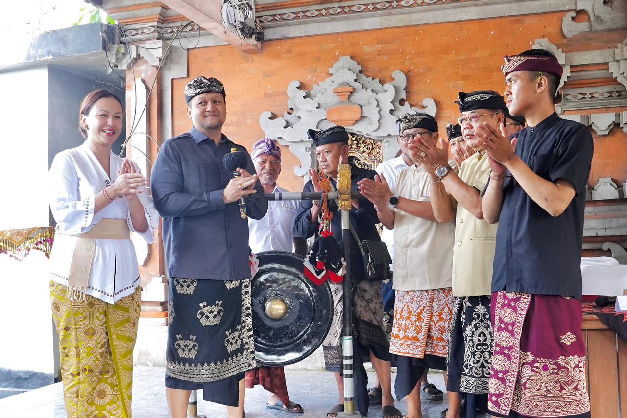 Wabup Bagus Alit Sucipta Buka Turnamen Ceki GEMPA Banjar Pande, Abiansemal