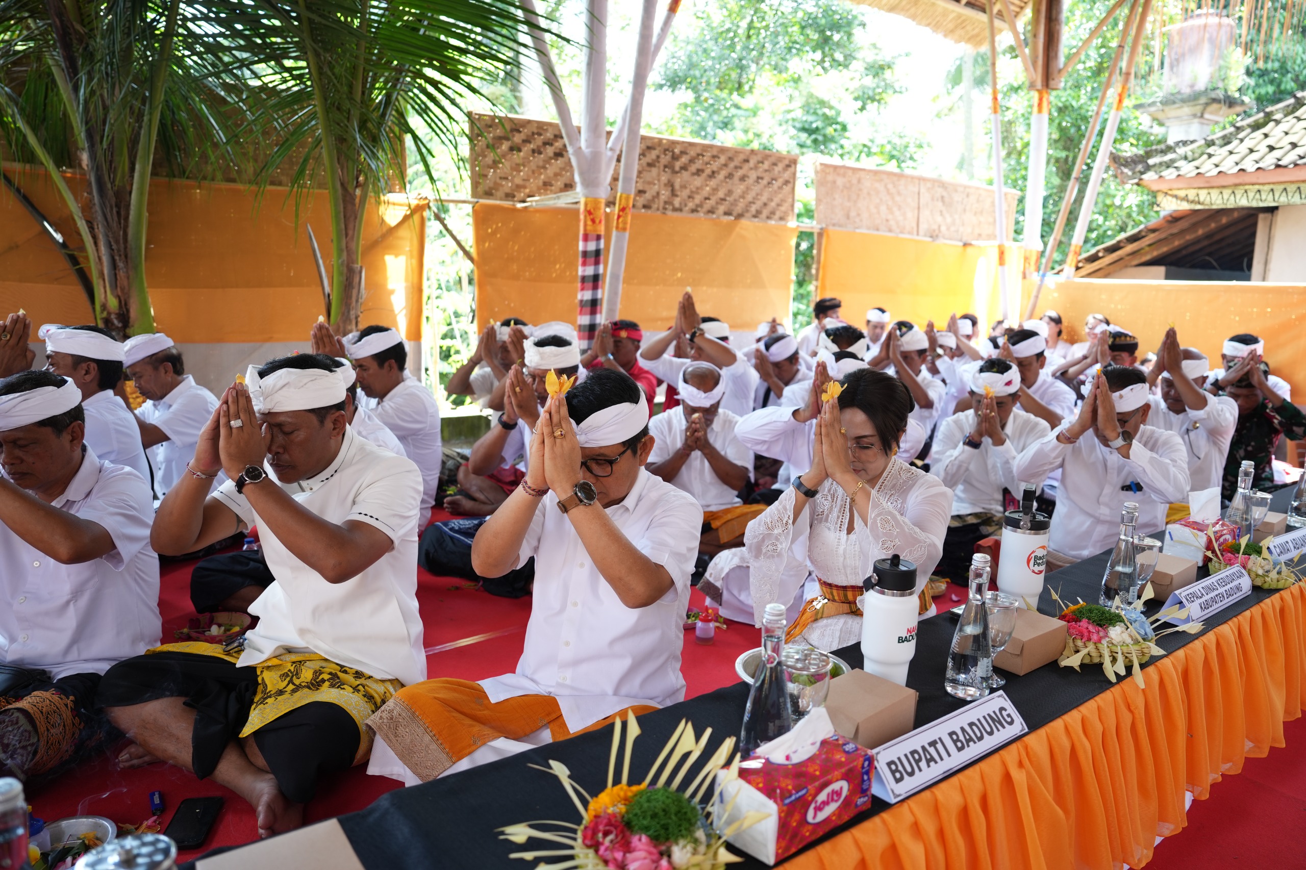 Bupati Adi Arnawa Hadiri Karya Ngenteg Linggih di Desa Adat Semana Abiansemal