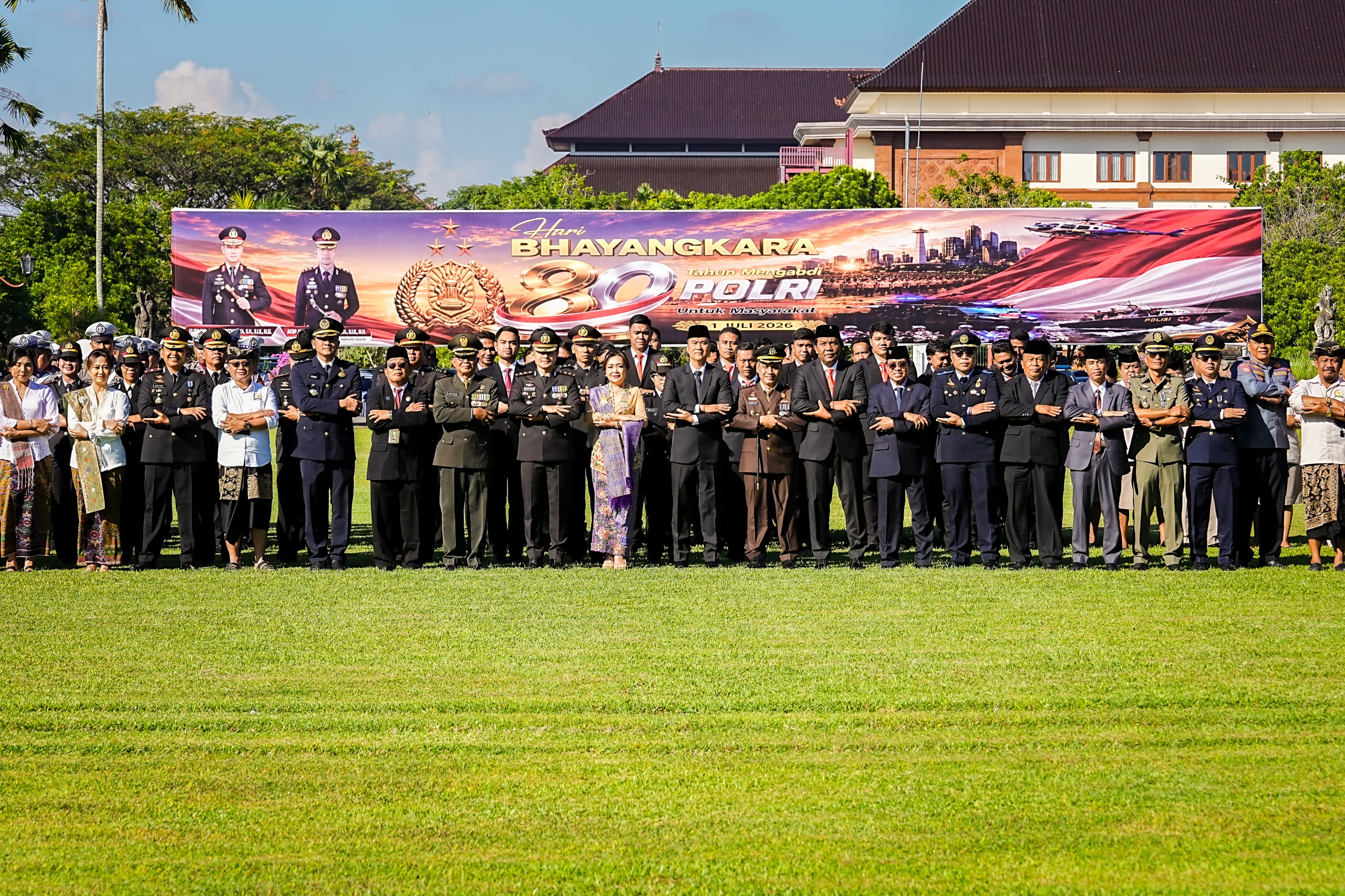 Sekda Badung dan Ketua DPRD Ikuti Apel HUT Ke-80 Bhayangkara