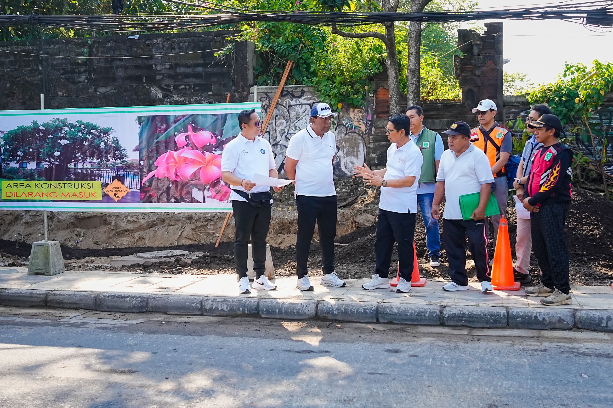 Bupati Badung dan Ketua DPRD Tinjau Penataan Pedestrian Pantai Kuta