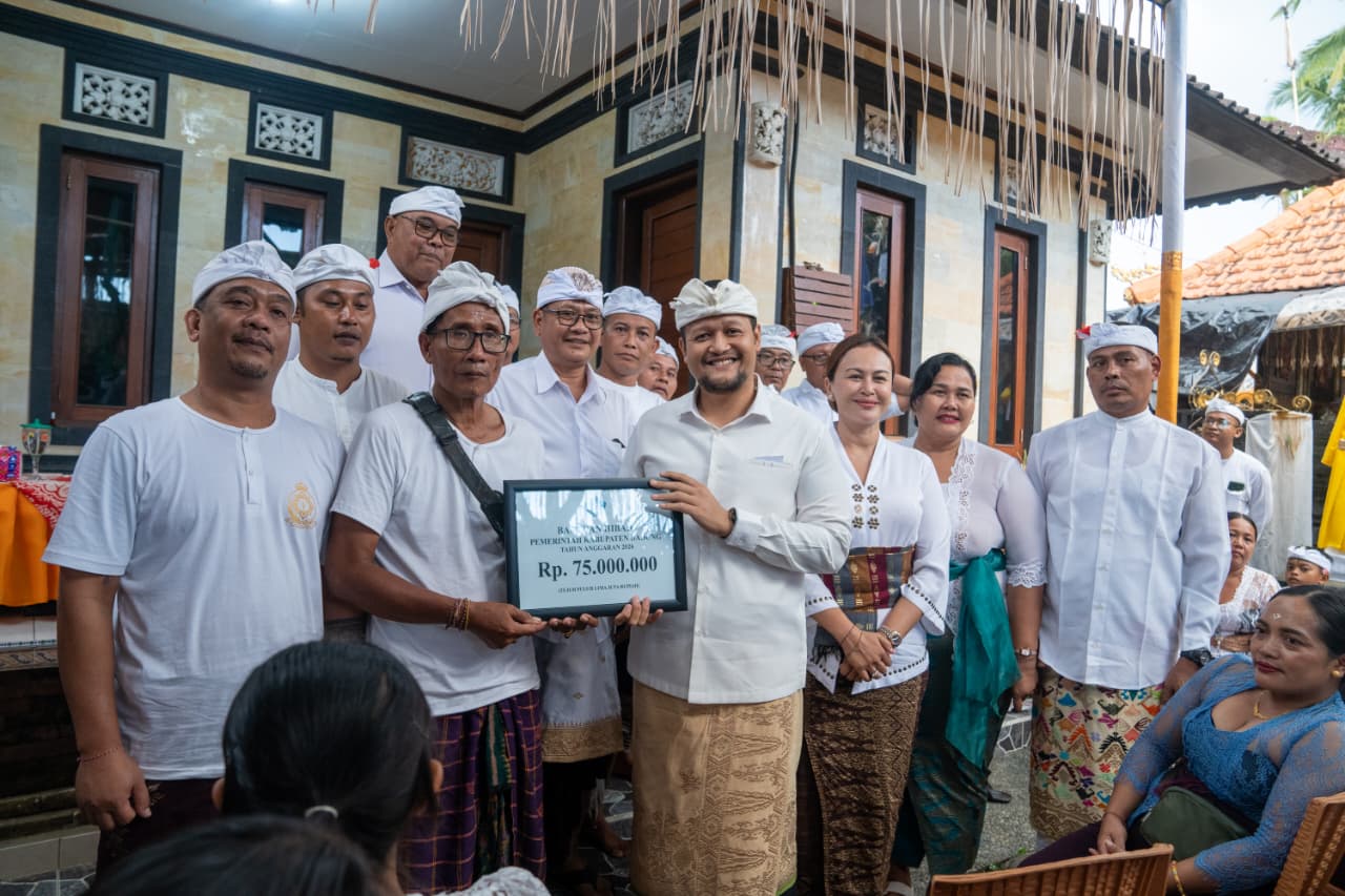 Wabup. Bagus Alit Sucipta Hadiri Karya Pemerajan Arya Jelantik Bongkasa