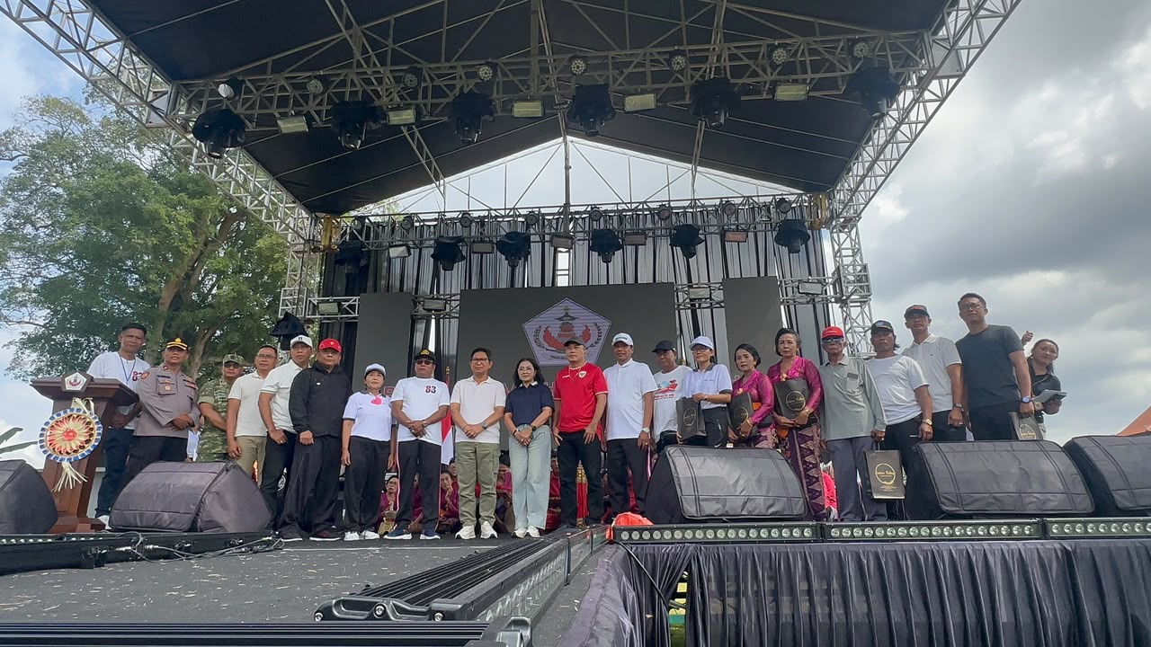 Bupati Adi Arnawa Hadiri HUT Ke-83 Desa Baha, Dorong Optimalisasi Program Pendidikan